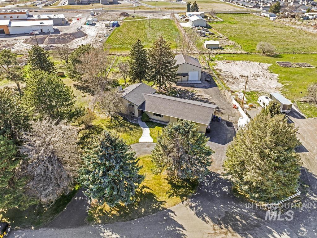 1532 Briarwood Lane, Twin Falls, Idaho 83301, 4 Bedrooms, 3 Bathrooms, Residential For Sale, Price $665,000, 98979069