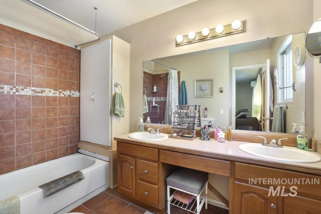 1532 Briarwood Lane, Twin Falls, Idaho 83301, 4 Bedrooms, 3 Bathrooms, Residential For Sale, Price $665,000, 98979069