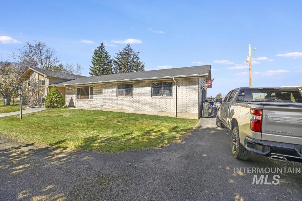 1532 Briarwood Lane, Twin Falls, Idaho 83301, 4 Bedrooms, 3 Bathrooms, Residential For Sale, Price $665,000, 98979069