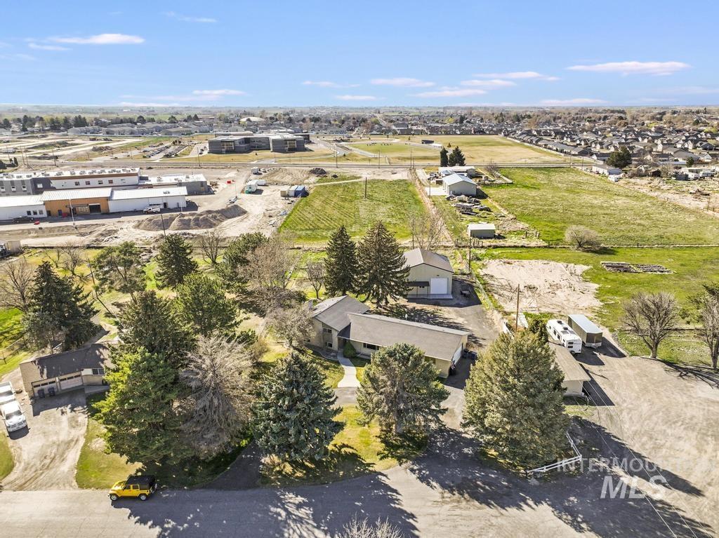 1532 Briarwood Lane, Twin Falls, Idaho 83301, 4 Bedrooms, 3 Bathrooms, Residential For Sale, Price $665,000, 98979069