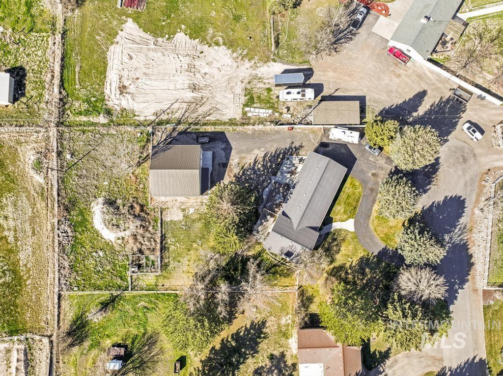 1532 Briarwood Lane, Twin Falls, Idaho 83301, 4 Bedrooms, 3 Bathrooms, Residential For Sale, Price $665,000, 98979069