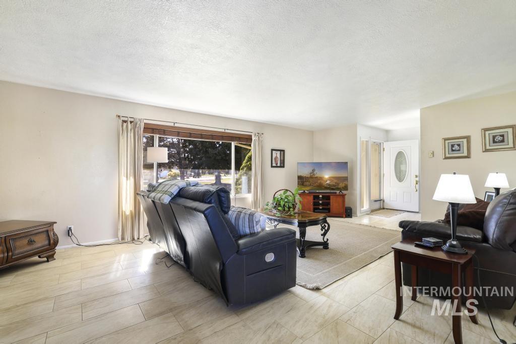 1532 Briarwood Lane, Twin Falls, Idaho 83301, 4 Bedrooms, 3 Bathrooms, Residential For Sale, Price $665,000, 98979069