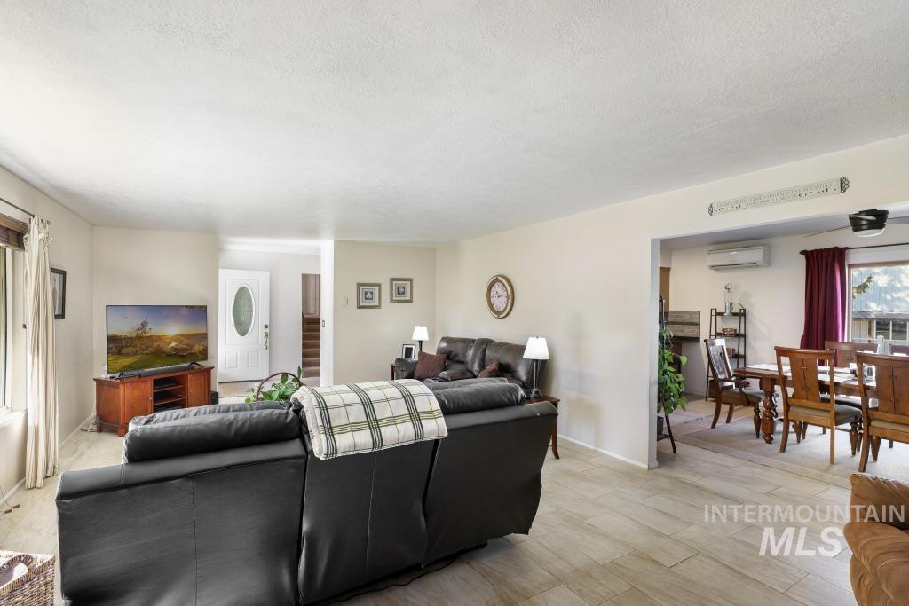 1532 Briarwood Lane, Twin Falls, Idaho 83301, 4 Bedrooms, 3 Bathrooms, Residential For Sale, Price $665,000, 98979069