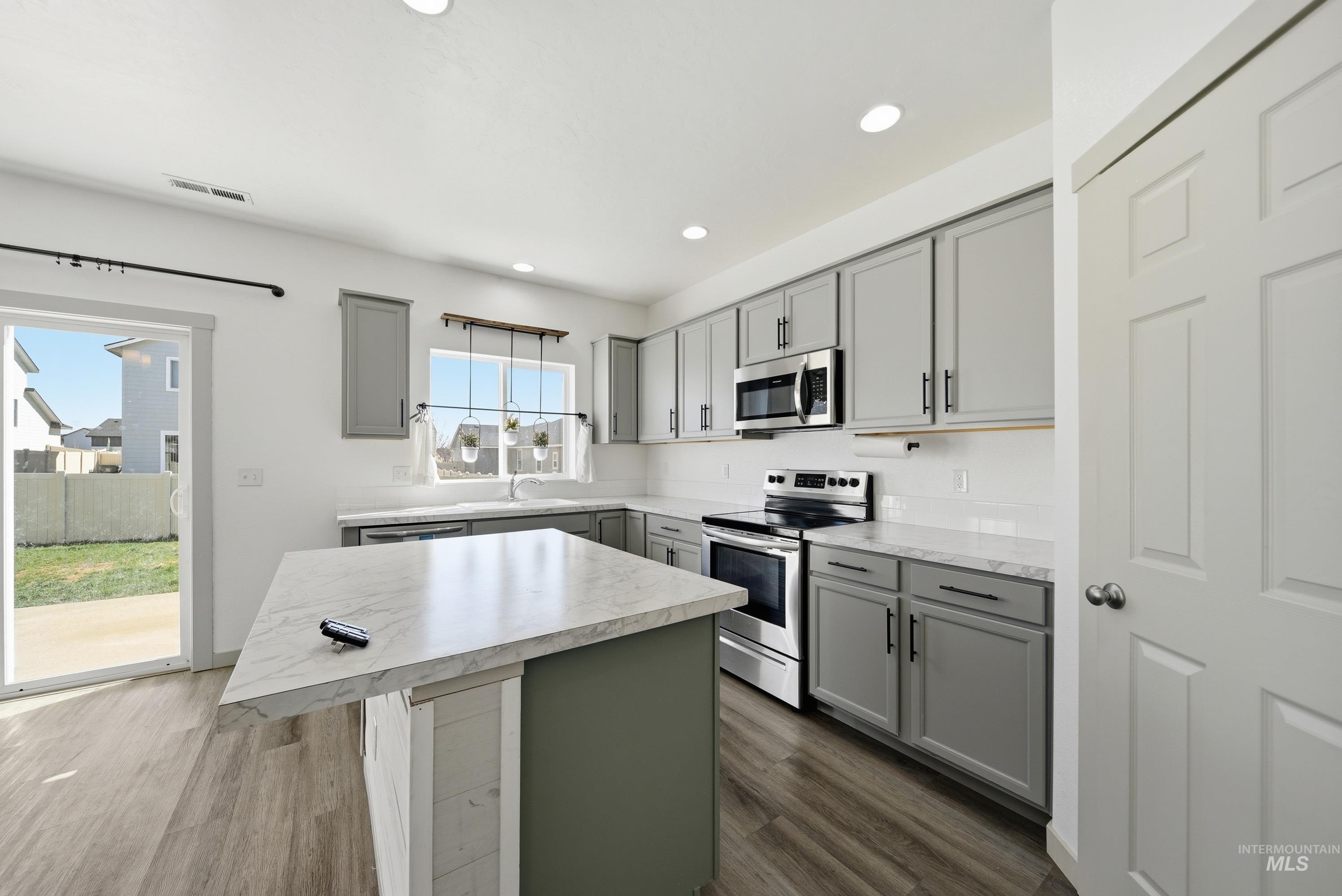 6670 S Birch Creek Ave, Meridian, Idaho 83642, 3 Bedrooms, 2.5 Bathrooms, Residential For Sale, Price $455,000, 98979070