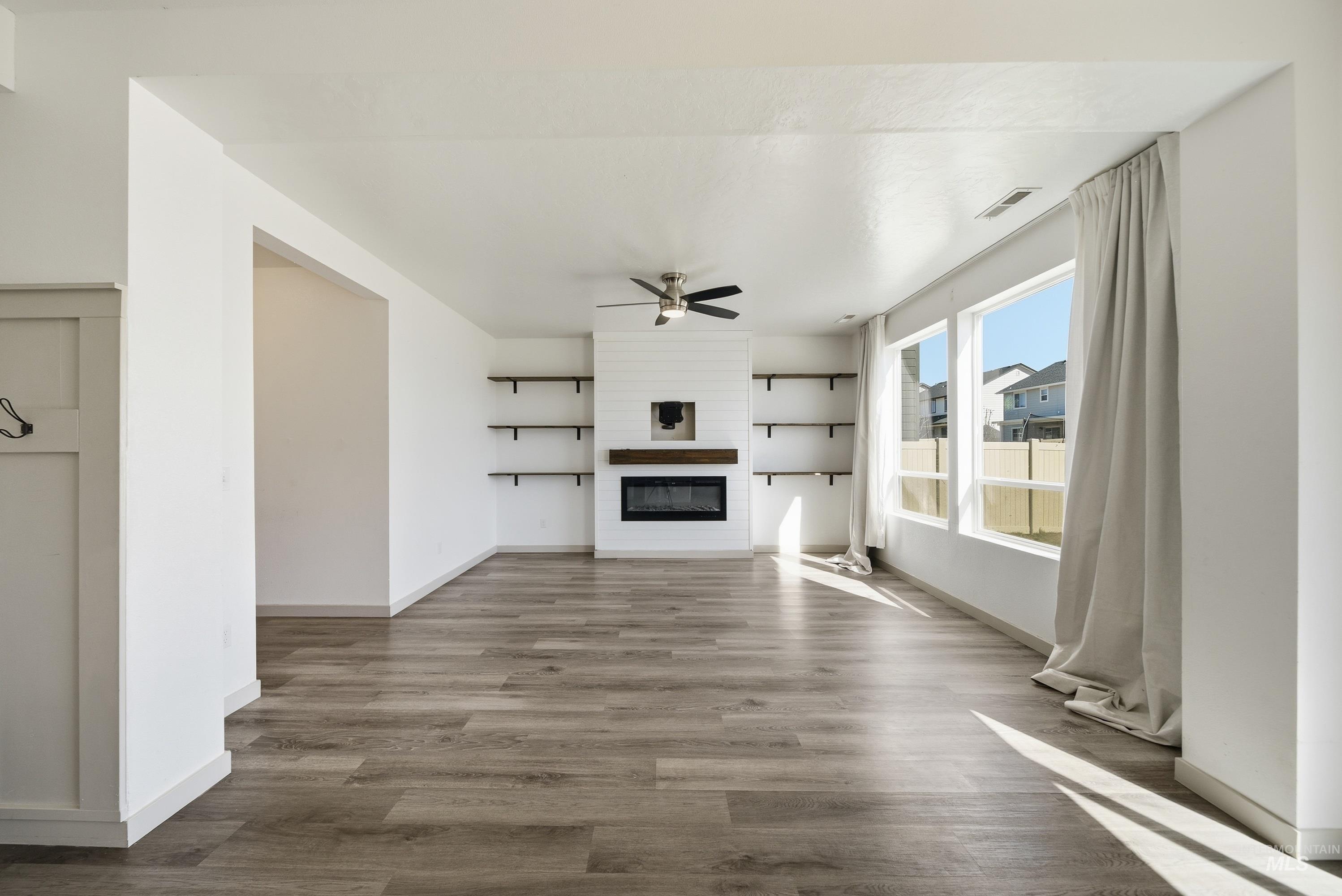 6670 S Birch Creek Ave, Meridian, Idaho 83642, 3 Bedrooms, 2.5 Bathrooms, Residential For Sale, Price $455,000, 98979070