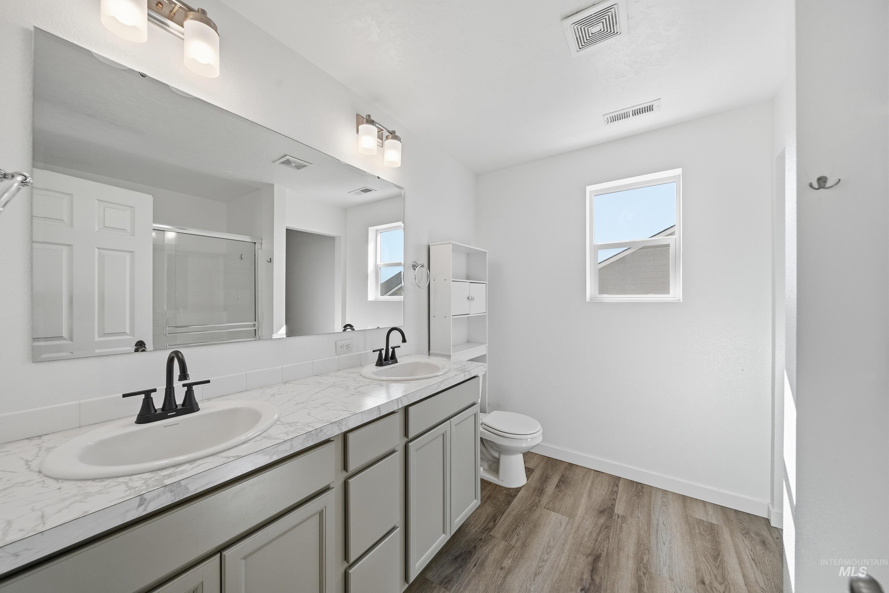 6670 S Birch Creek Ave, Meridian, Idaho 83642, 3 Bedrooms, 2.5 Bathrooms, Residential For Sale, Price $445,000,MLS 98979070