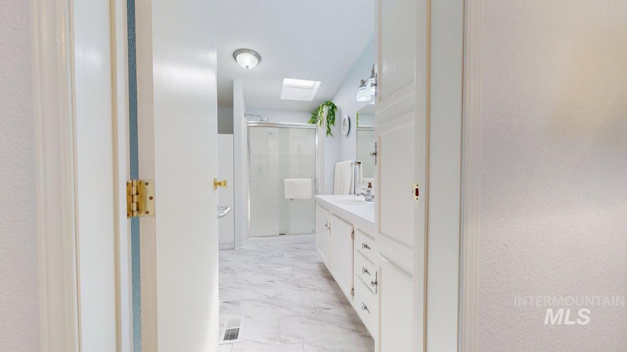 2115 6th Avenue, Clarkston, Washington 99403, 3 Bedrooms, 2 Bathrooms, Residential For Sale, Price $134,975, 98979072