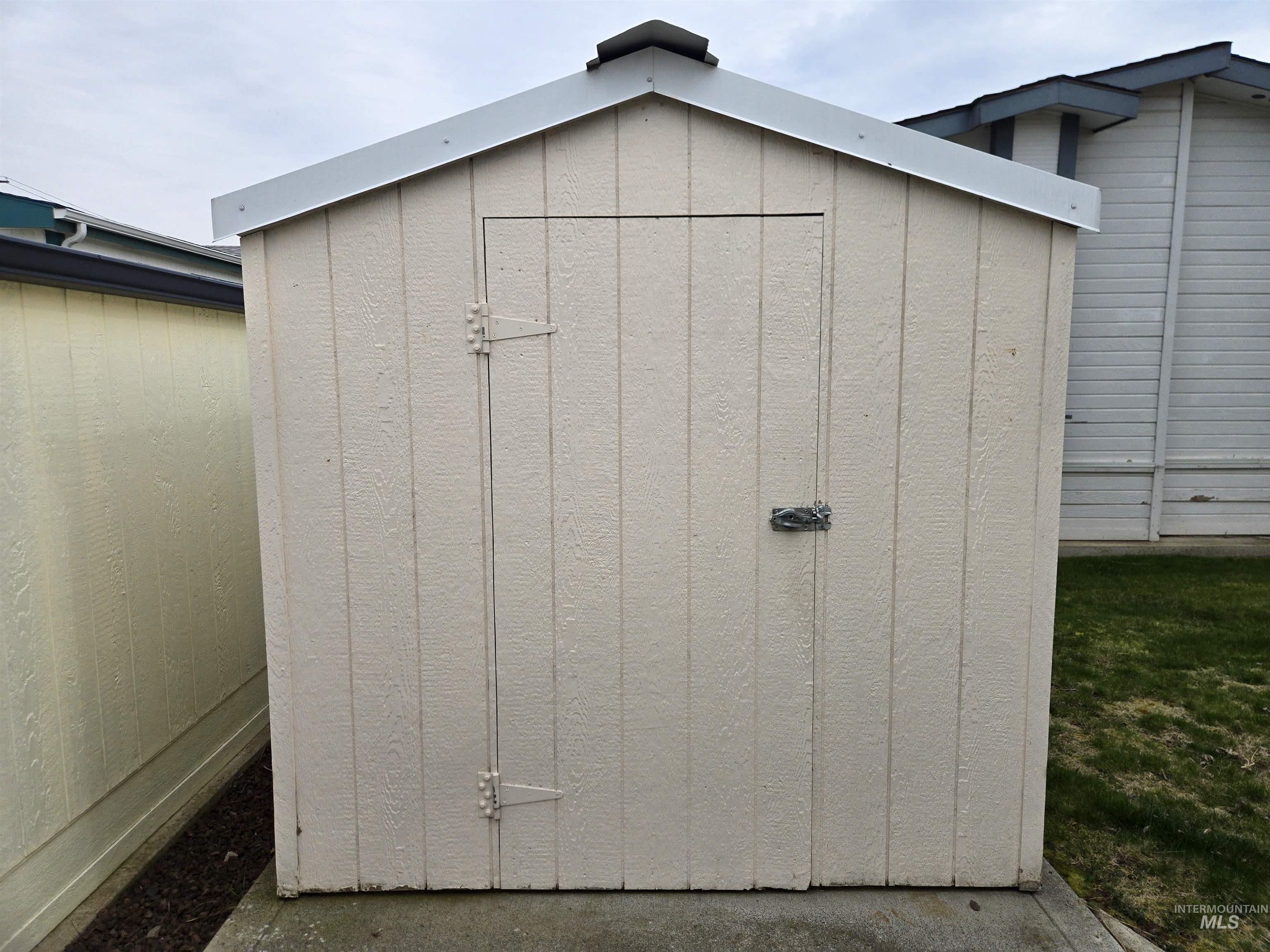 2115 6th Avenue, Clarkston, Washington 99403, 3 Bedrooms, 2 Bathrooms, Residential For Sale, Price $134,975,MLS 98979072