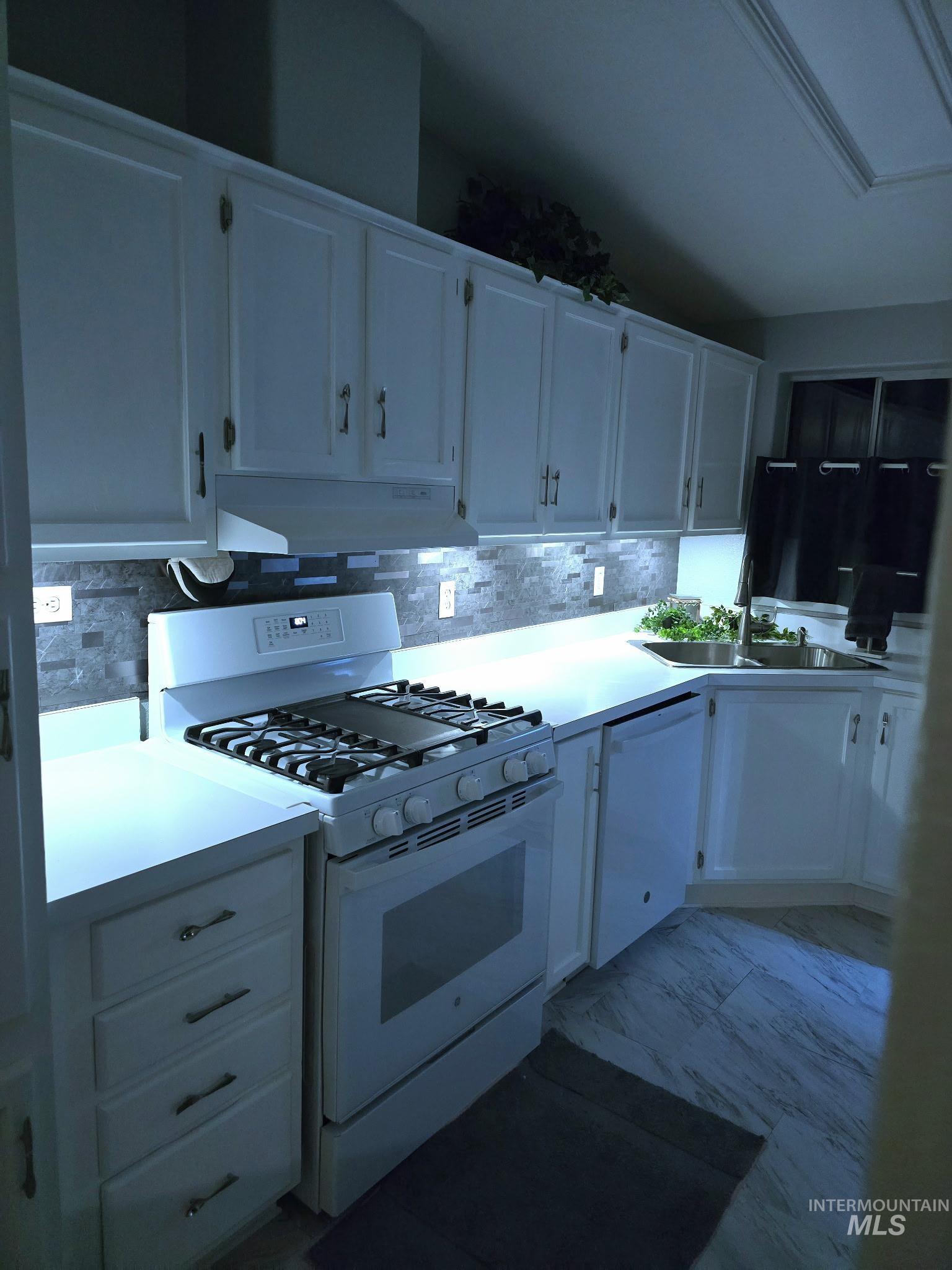 2115 6th Avenue, Clarkston, Washington 99403, 3 Bedrooms, 2 Bathrooms, Residential For Sale, Price $134,975,MLS 98979072