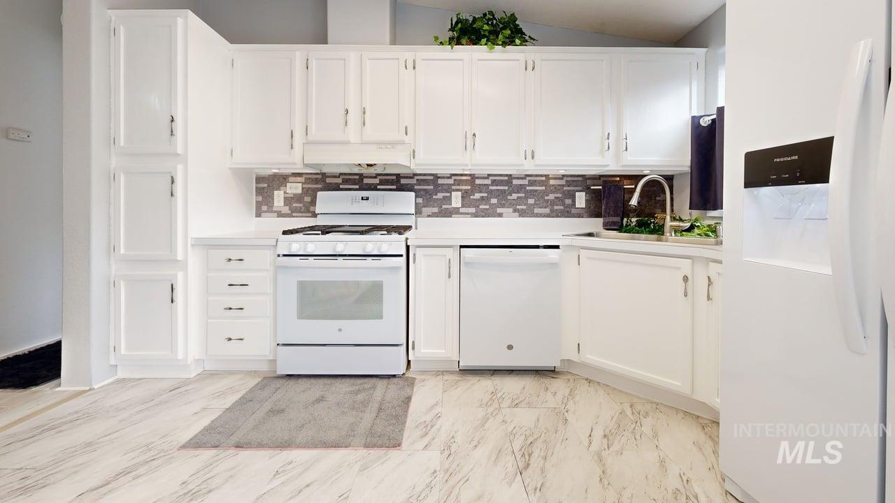 2115 6th Avenue, Clarkston, Washington 99403, 3 Bedrooms, 2 Bathrooms, Residential For Sale, Price $134,975, 98979072