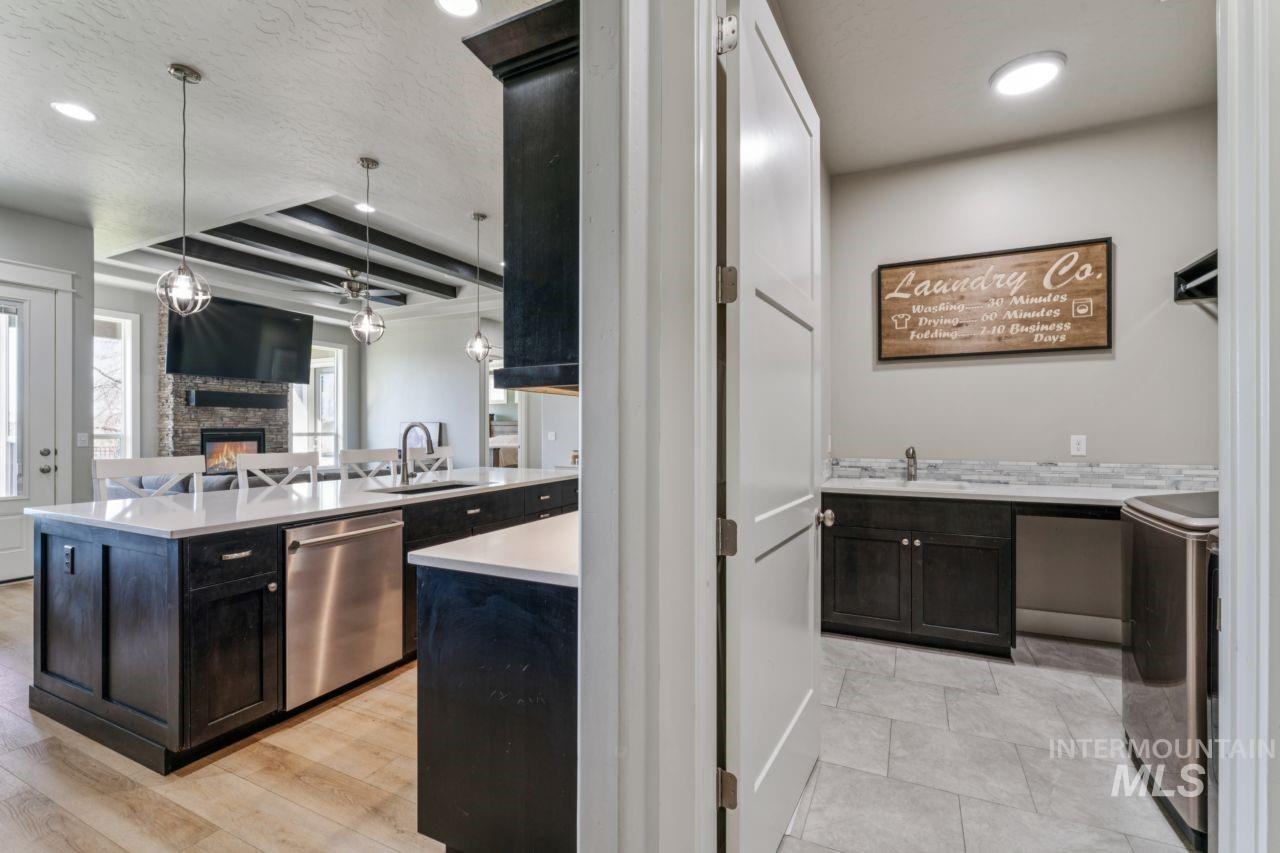 11095 Red Mountain Street, Caldwell, Idaho 83605, 3 Bedrooms, 2 Bathrooms, Residential For Sale, Price $575,000, 98979074