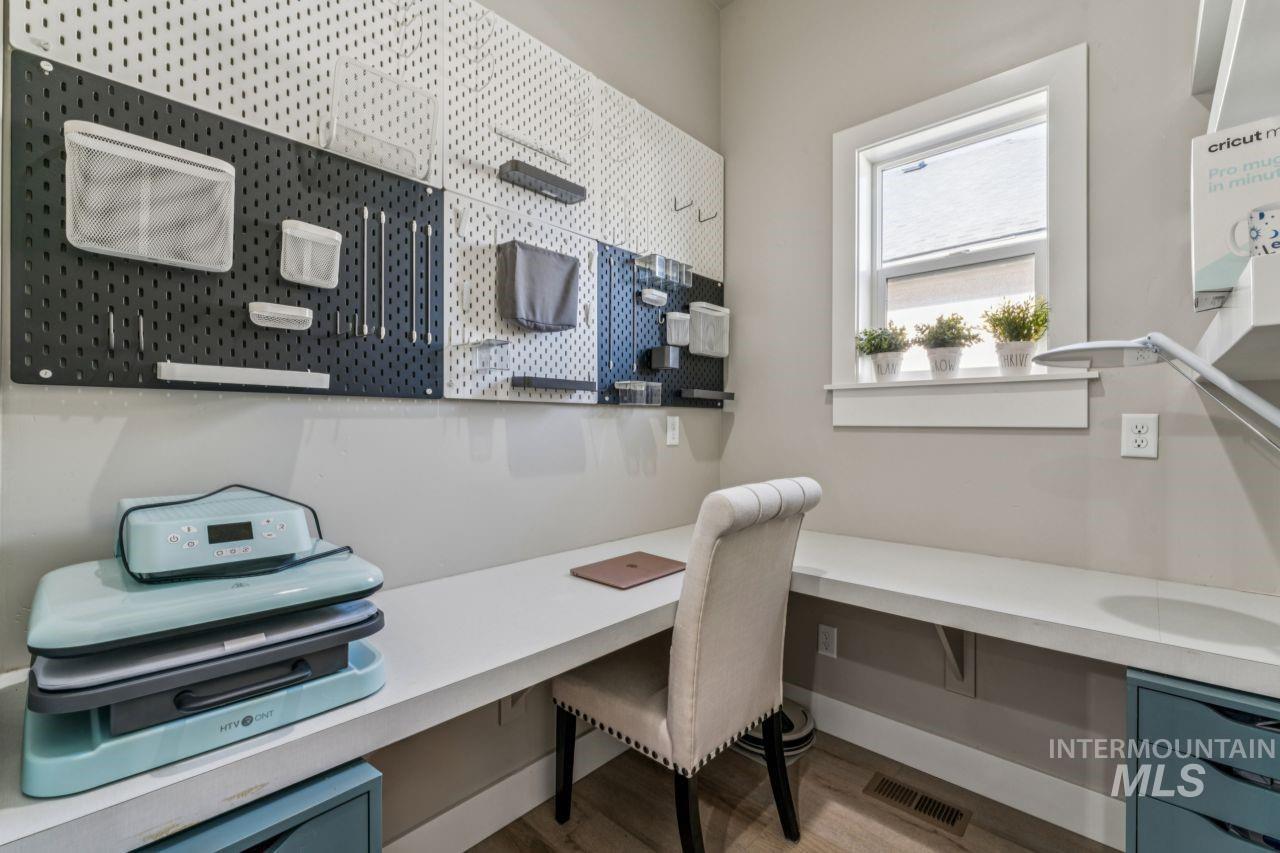 11095 Red Mountain Street, Caldwell, Idaho 83605, 3 Bedrooms, 2 Bathrooms, Residential For Sale, Price $575,000, 98979074