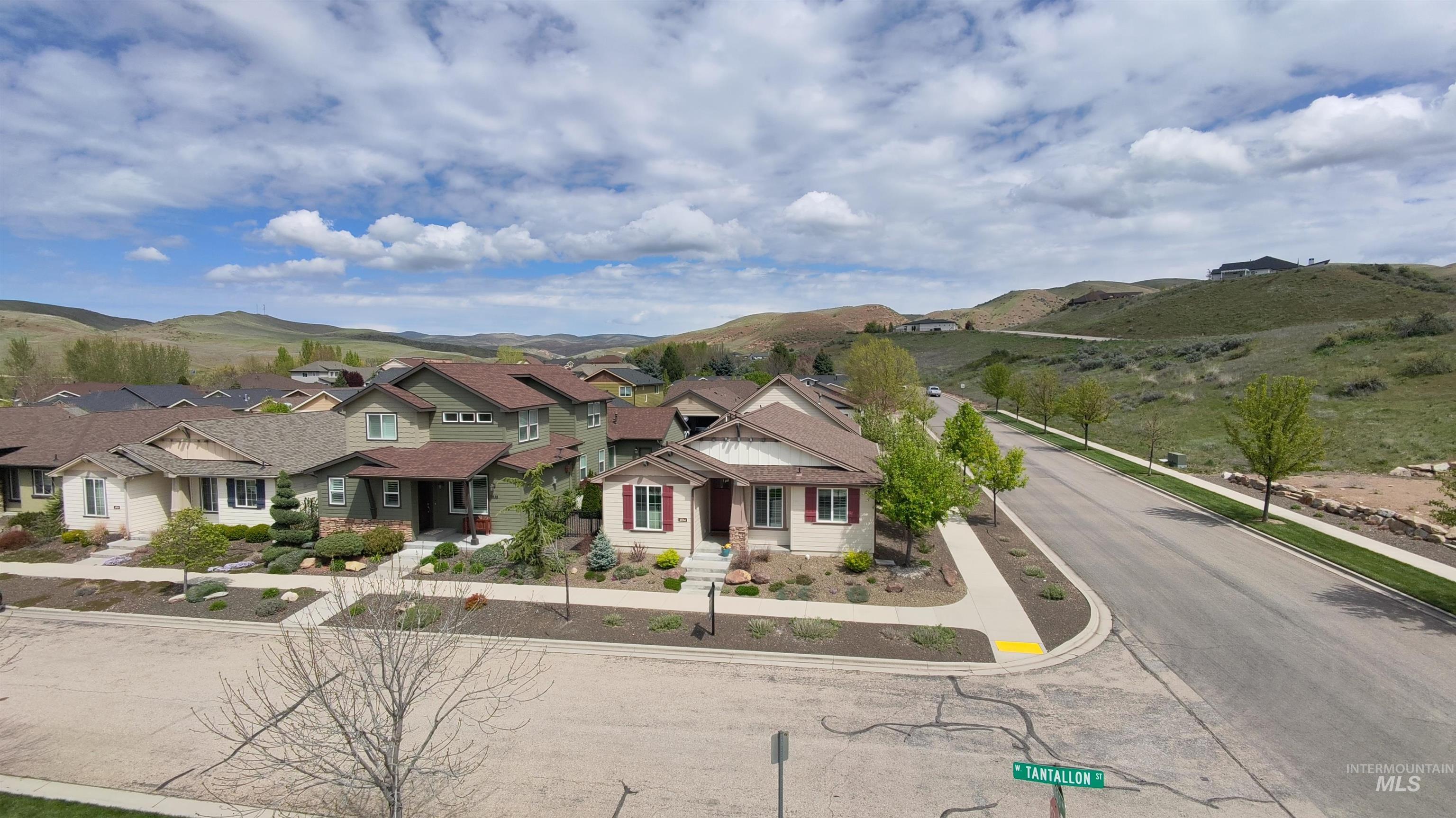 5824 W Tantallon St, Boise, Idaho 83714, 3 Bedrooms, 3 Bathrooms, Residential For Sale, Price $522,500,MLS 98979076