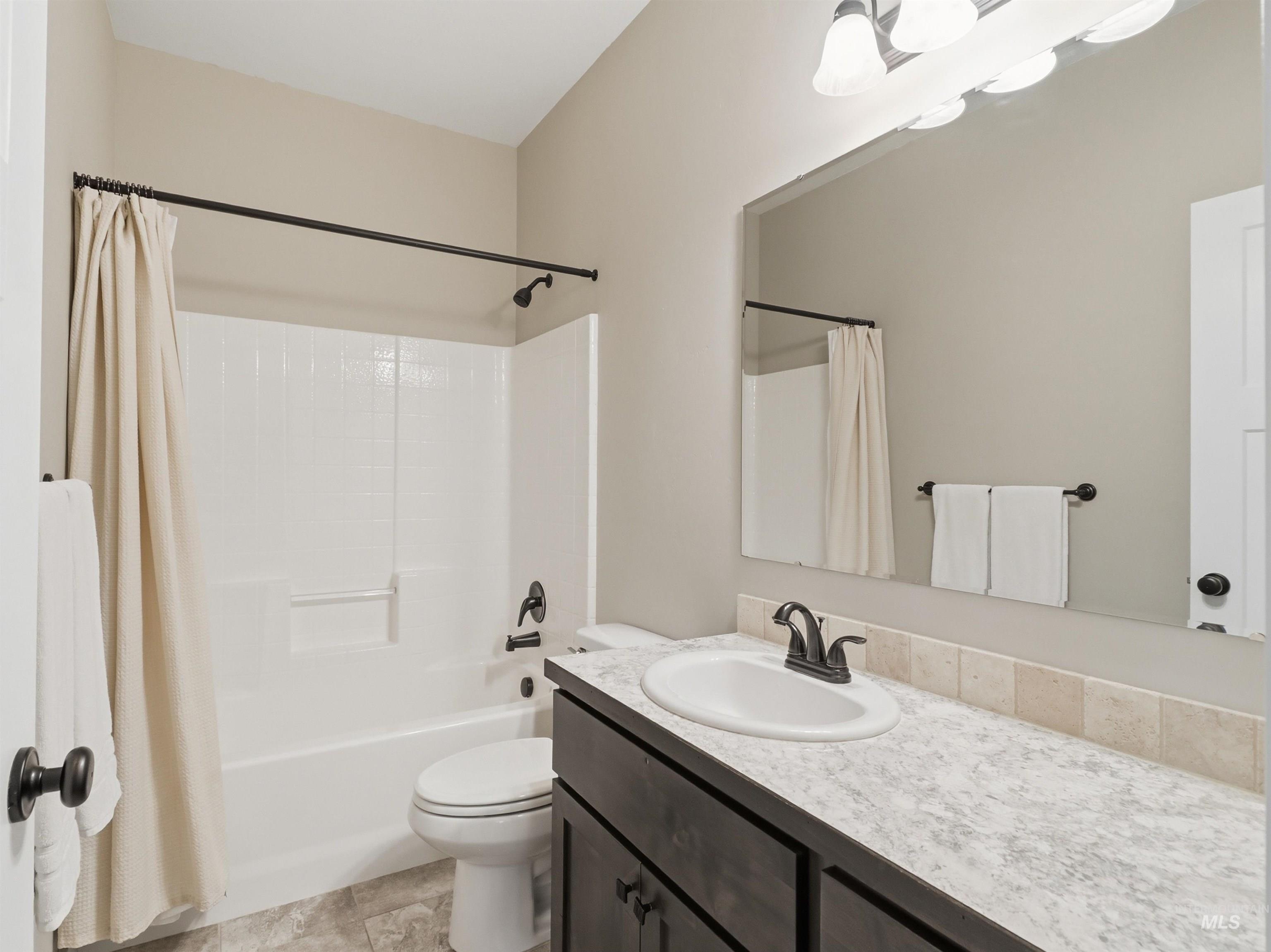 5824 W Tantallon St, Boise, Idaho 83714, 3 Bedrooms, 3 Bathrooms, Residential For Sale, Price $522,500,MLS 98979076
