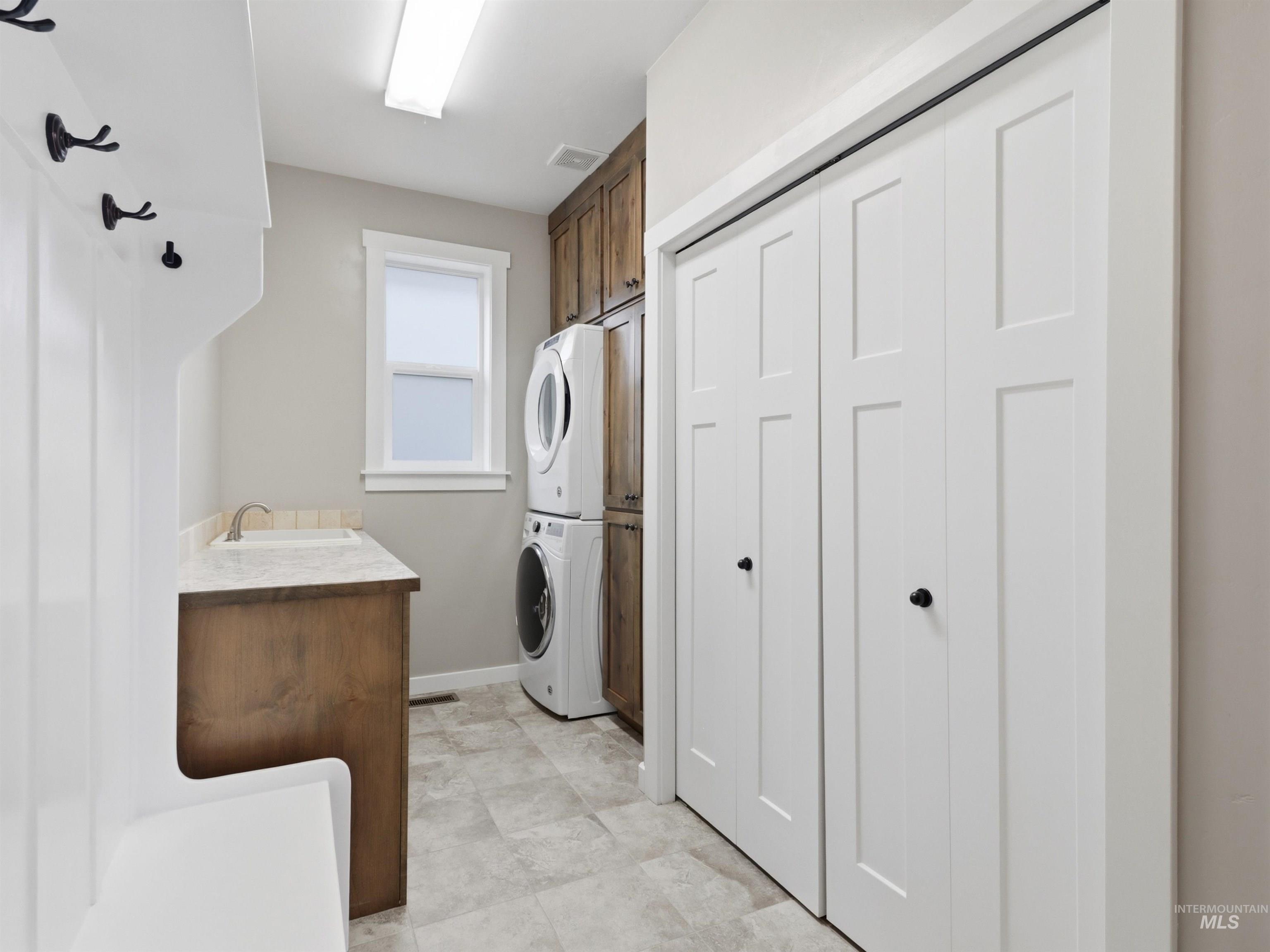 5824 W Tantallon St, Boise, Idaho 83714, 3 Bedrooms, 3 Bathrooms, Residential For Sale, Price $525,000, 98979076