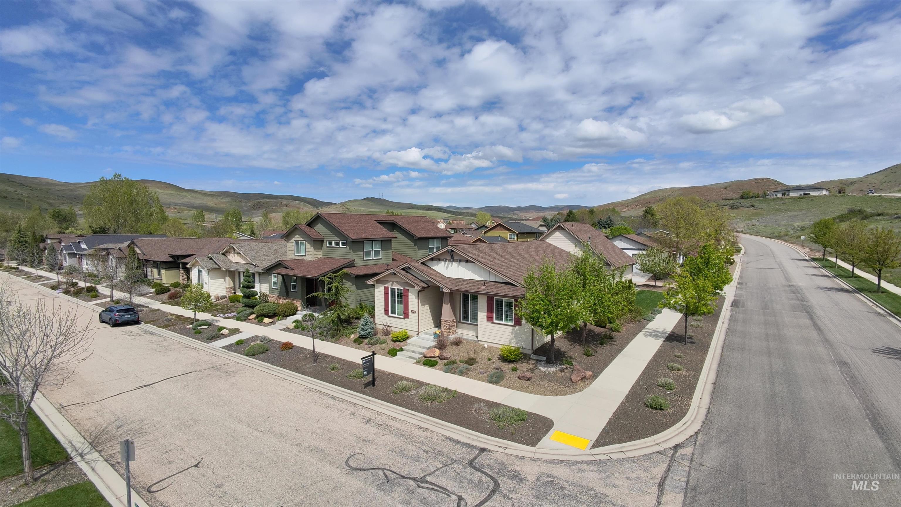 5824 W Tantallon St, Boise, Idaho 83714, 3 Bedrooms, 3 Bathrooms, Residential For Sale, Price $522,500,MLS 98979076