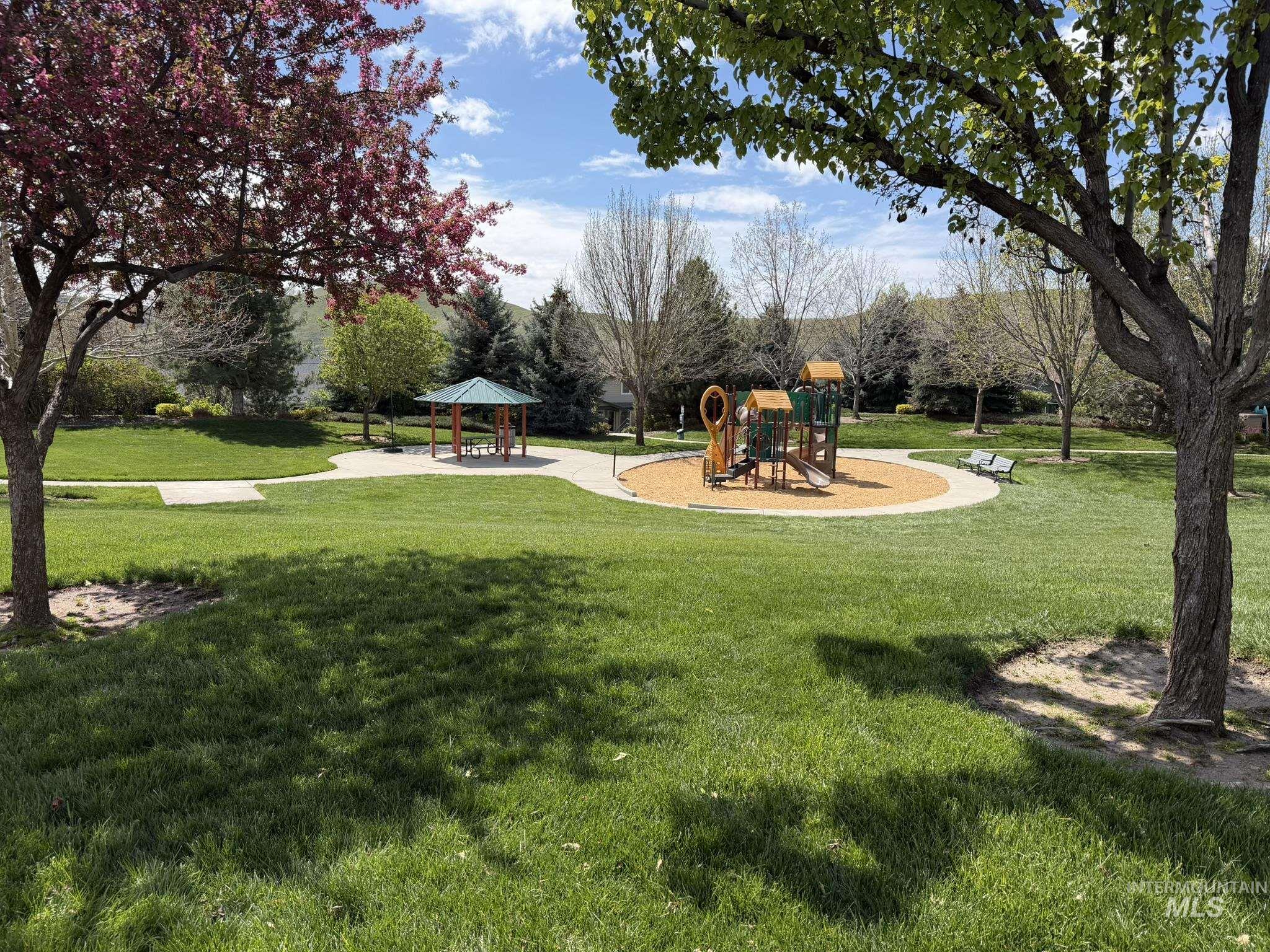 5824 W Tantallon St, Boise, Idaho 83714, 3 Bedrooms, 3 Bathrooms, Residential For Sale, Price $522,500,MLS 98979076