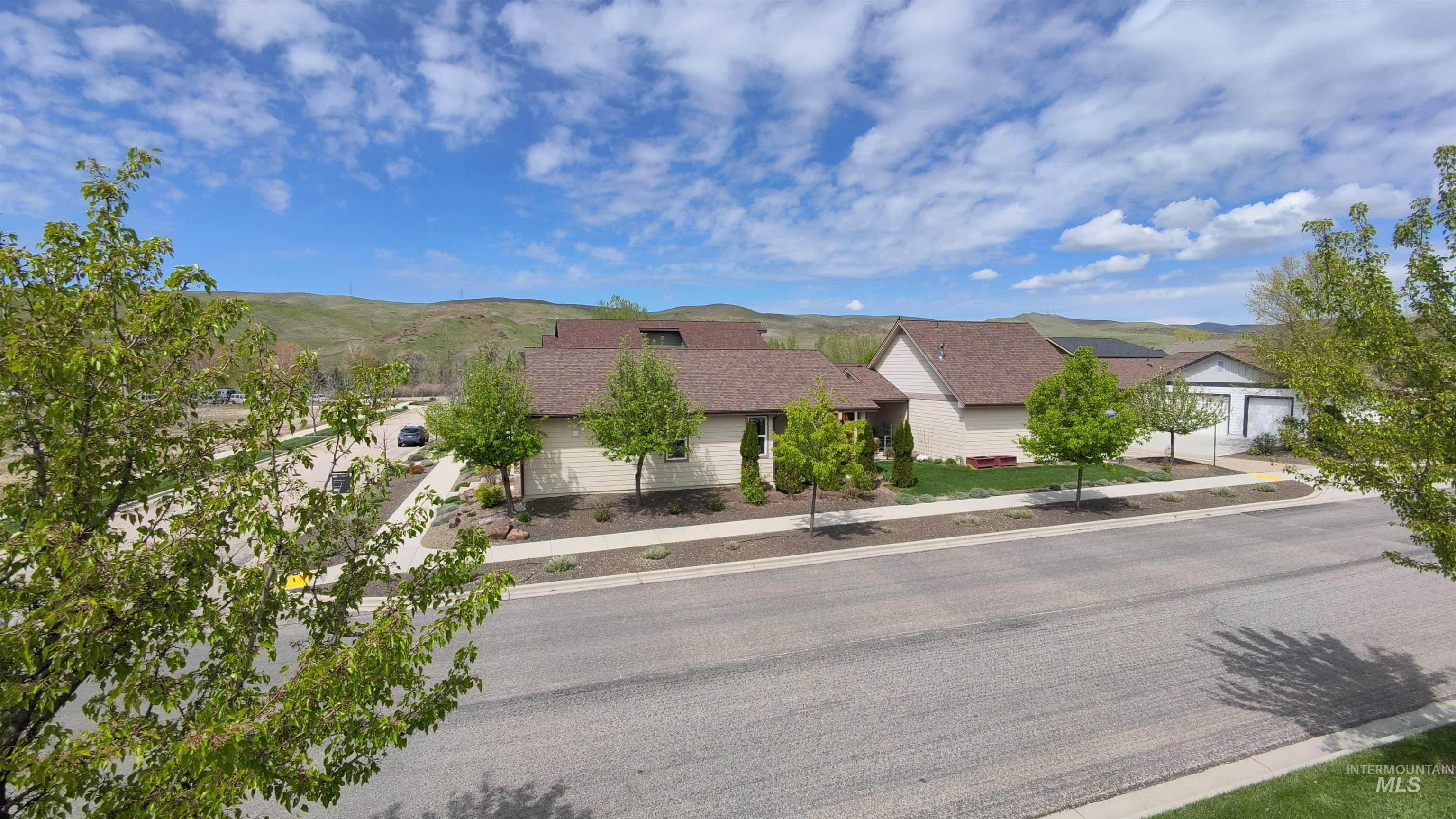 5824 W Tantallon St, Boise, Idaho 83714, 3 Bedrooms, 3 Bathrooms, Residential For Sale, Price $522,500,MLS 98979076