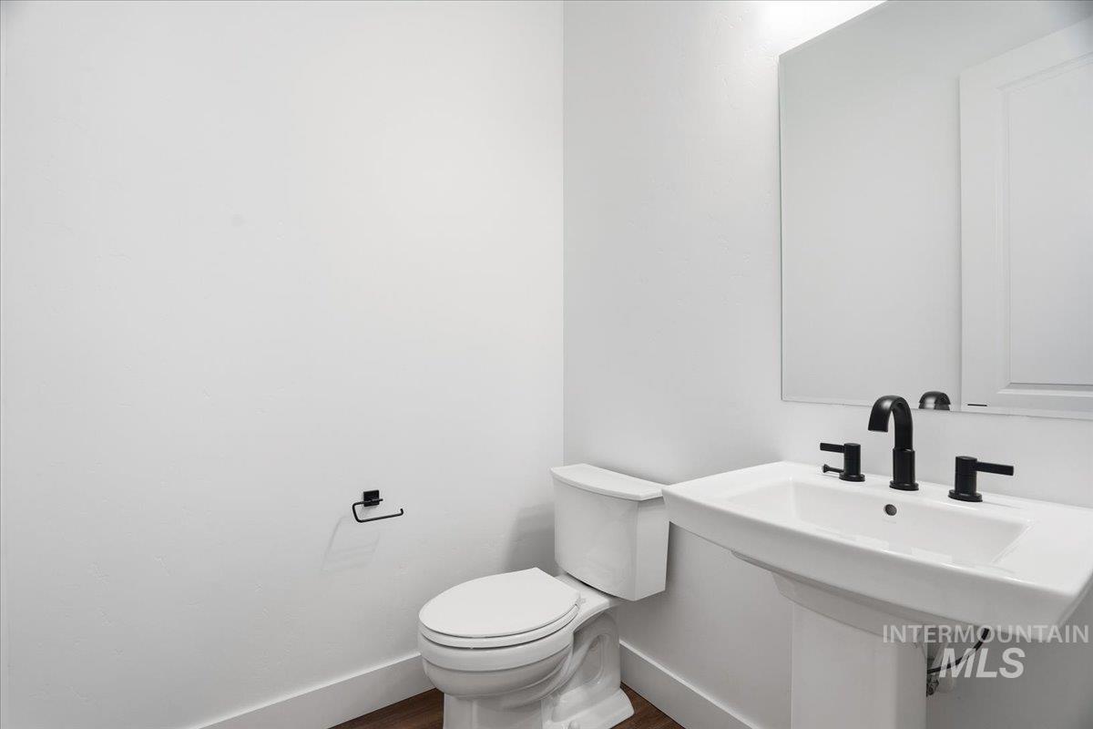 2208 N Kenora Ave, Star, Idaho 83669, 3 Bedrooms, 2.5 Bathrooms, Residential For Sale, Price $744,990, 98979079