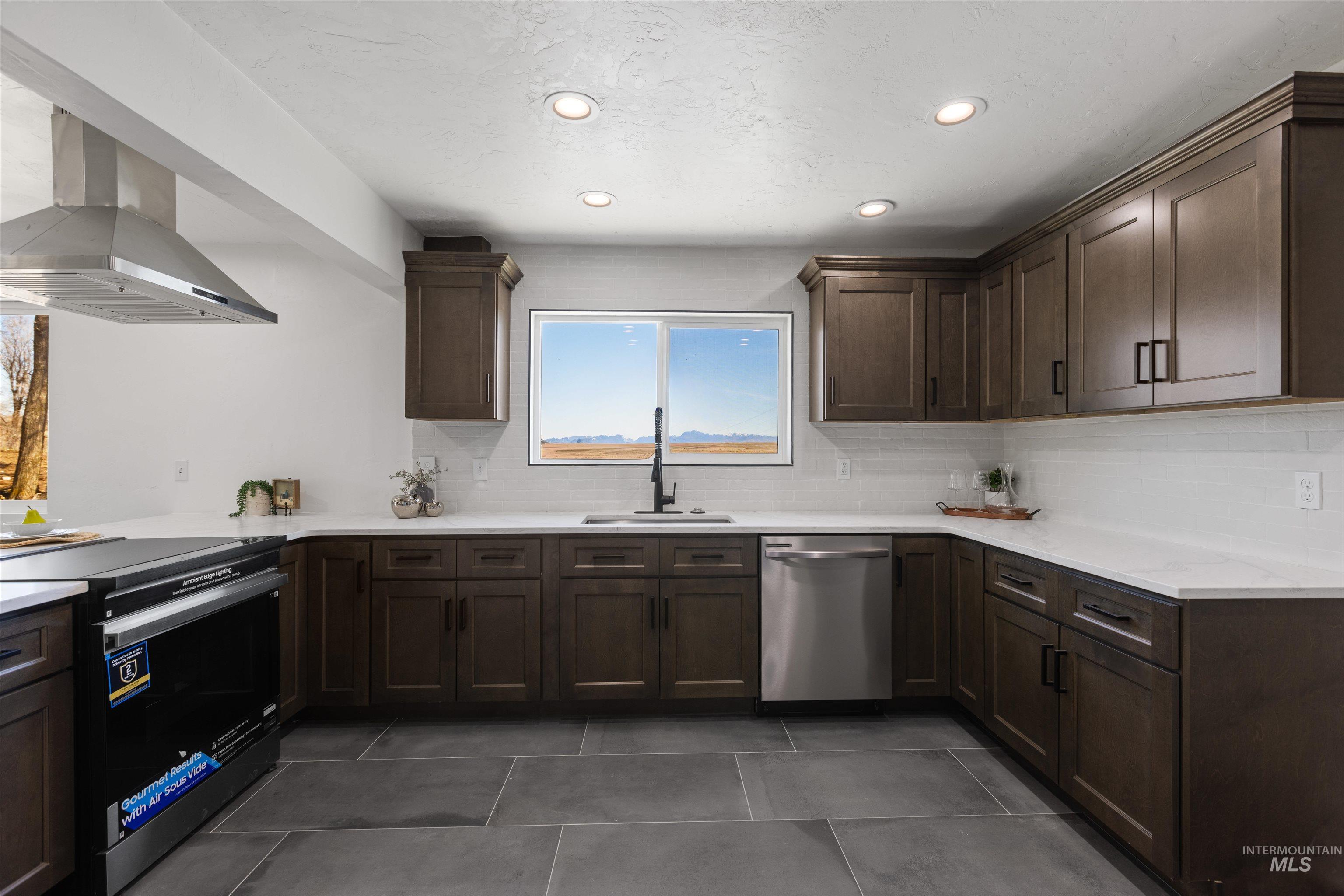 29862 Emmett Rd, Caldwell, Idaho 83607, 4 Bedrooms, 2.5 Bathrooms, Residential For Sale, Price $800,000, 98979080