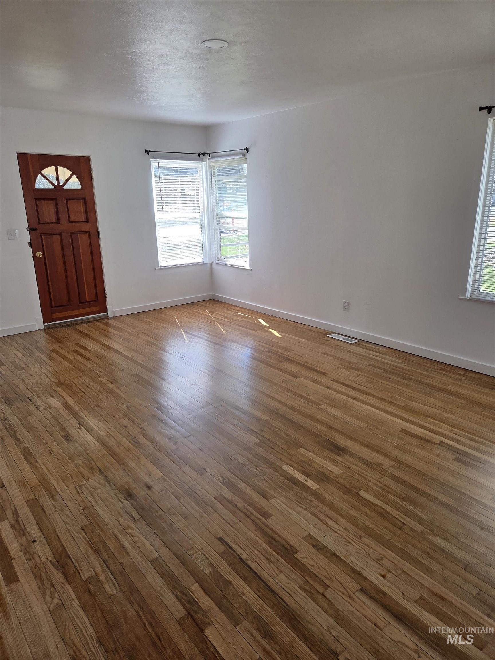 506 5th Ave. E, Gooding, Idaho 83332, 2 Bedrooms, 1 Bathroom, Residential For Sale, Price $265,000, 98979082