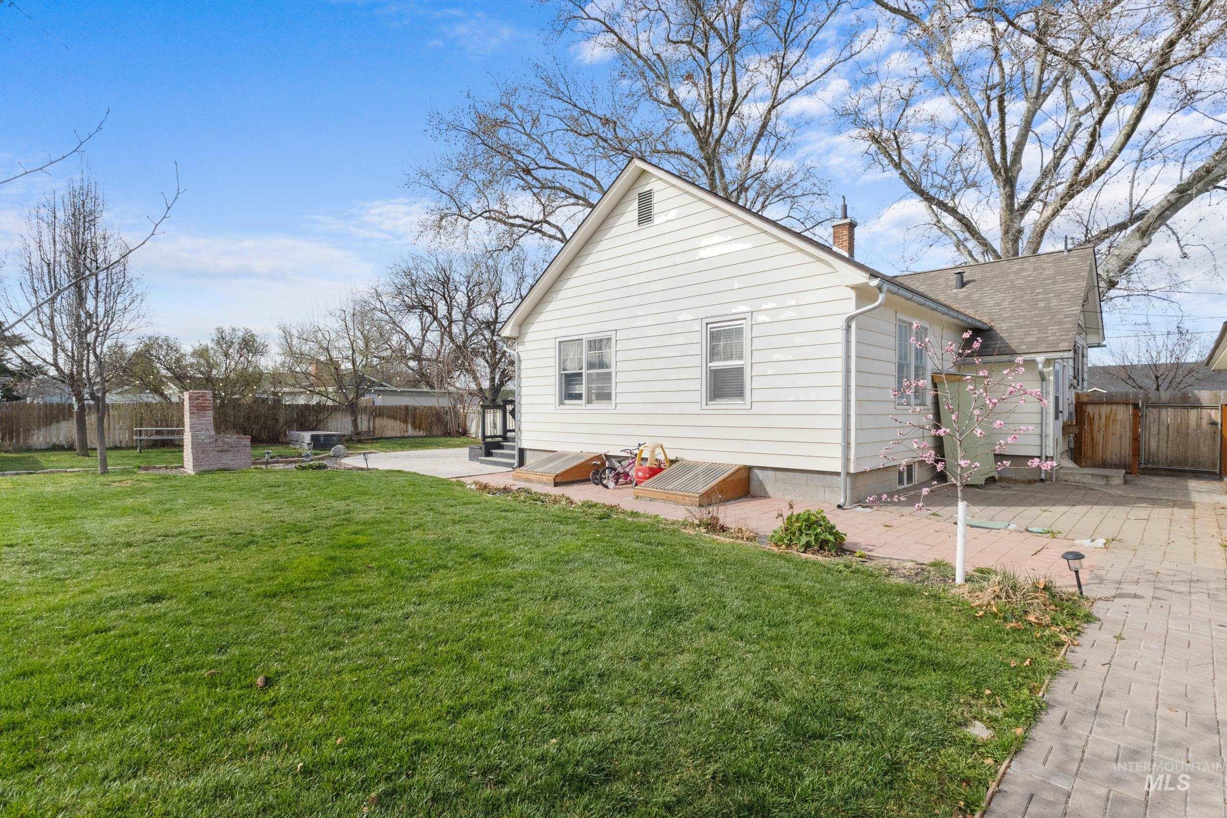 4623 S Montana Ave, Caldwell, Idaho 83607, 4 Bedrooms, 2 Bathrooms, Residential For Sale, Price $560,000, 98979083