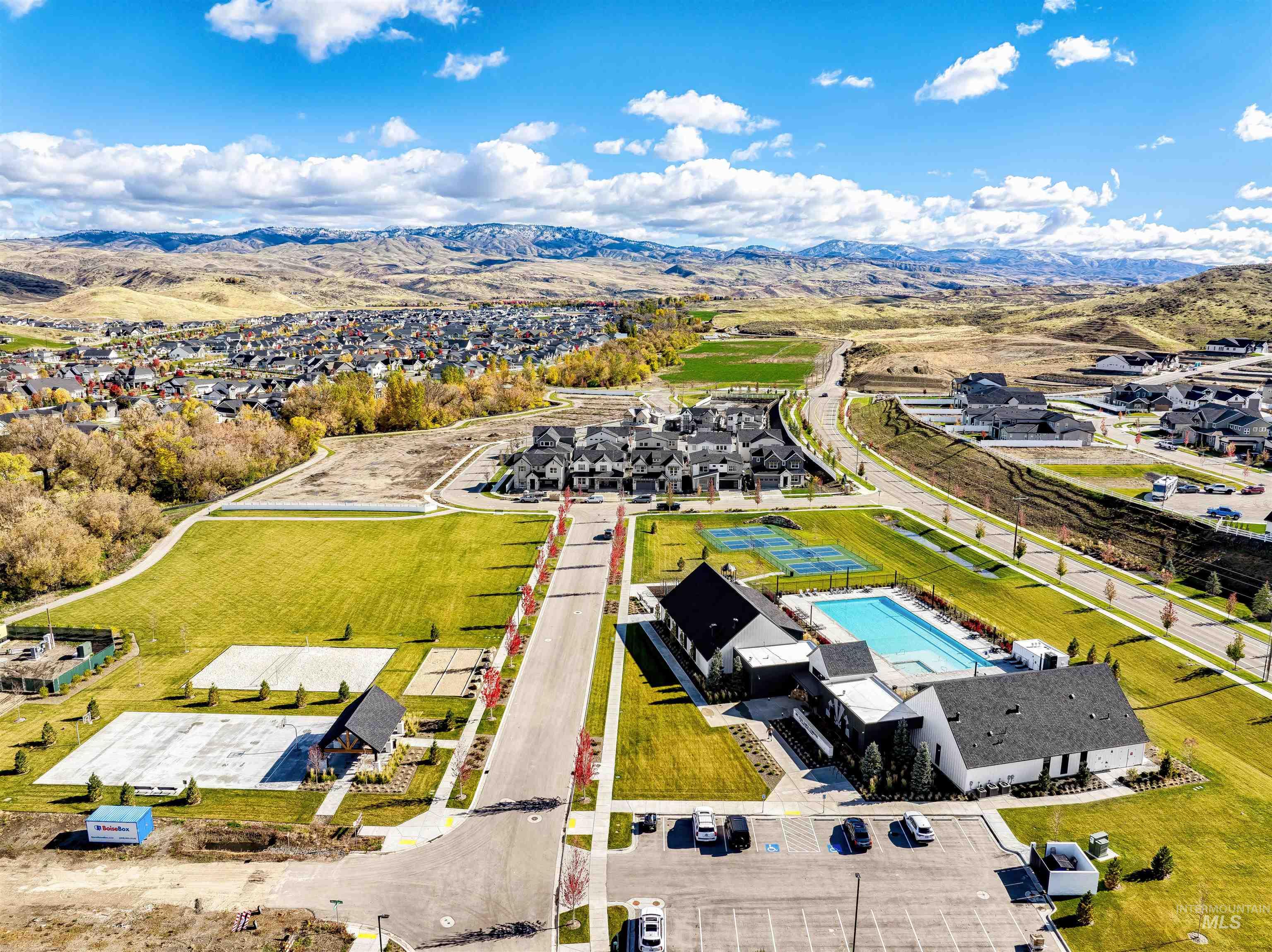 13926 E Ermine Ave, Boise, Idaho 83714, 4 Bedrooms, 3.5 Bathrooms, Residential For Sale, Price $903,665, 98979084