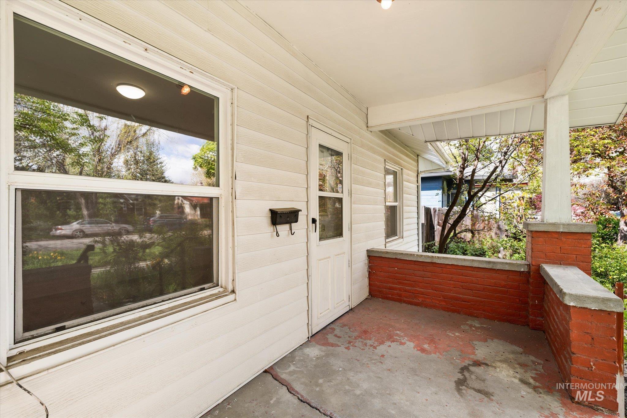 809 E State St, Boise, Idaho 83712, 4 Bedrooms, 2.5 Bathrooms, Residential For Sale, Price $499,000,MLS 98979085