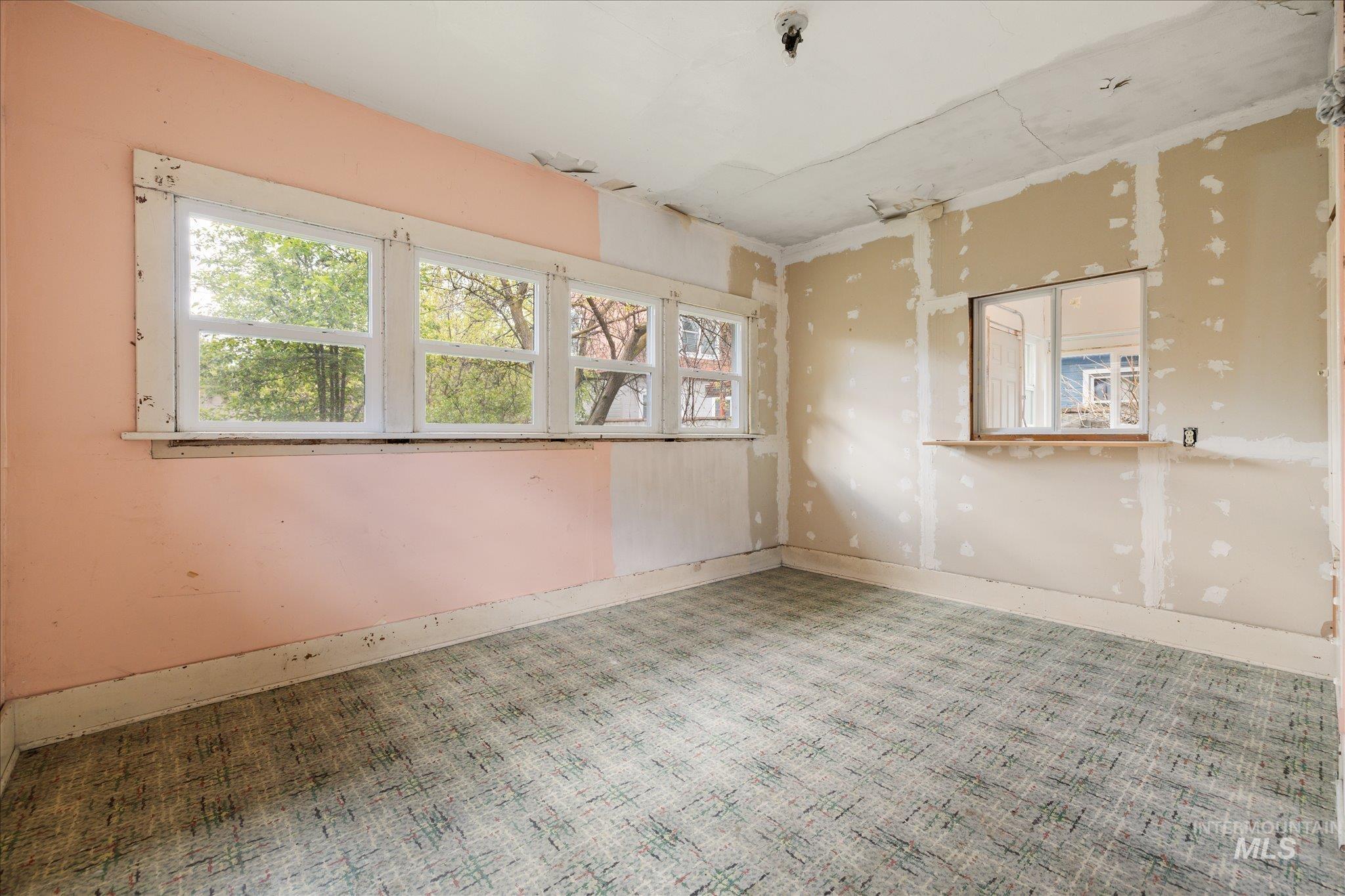 809 E State St, Boise, Idaho 83712, 4 Bedrooms, 2.5 Bathrooms, Residential For Sale, Price $499,000,MLS 98979085