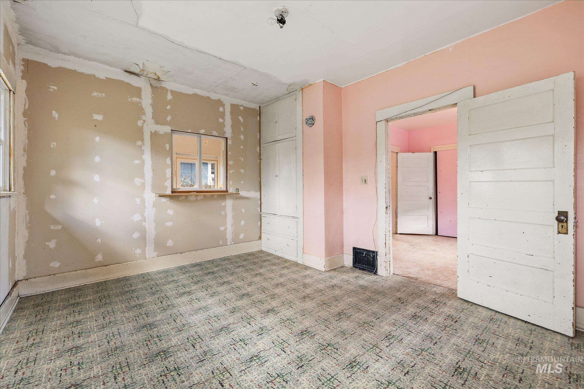 809 E State St, Boise, Idaho 83712, 4 Bedrooms, 2.5 Bathrooms, Residential For Sale, Price $499,000,MLS 98979085