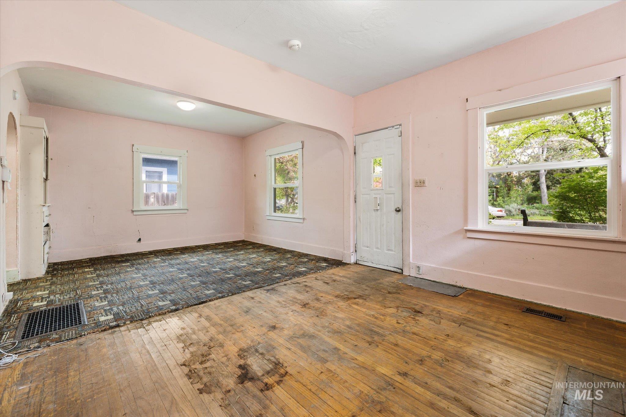 809 E State St, Boise, Idaho 83712, 4 Bedrooms, 2.5 Bathrooms, Residential For Sale, Price $499,000,MLS 98979085