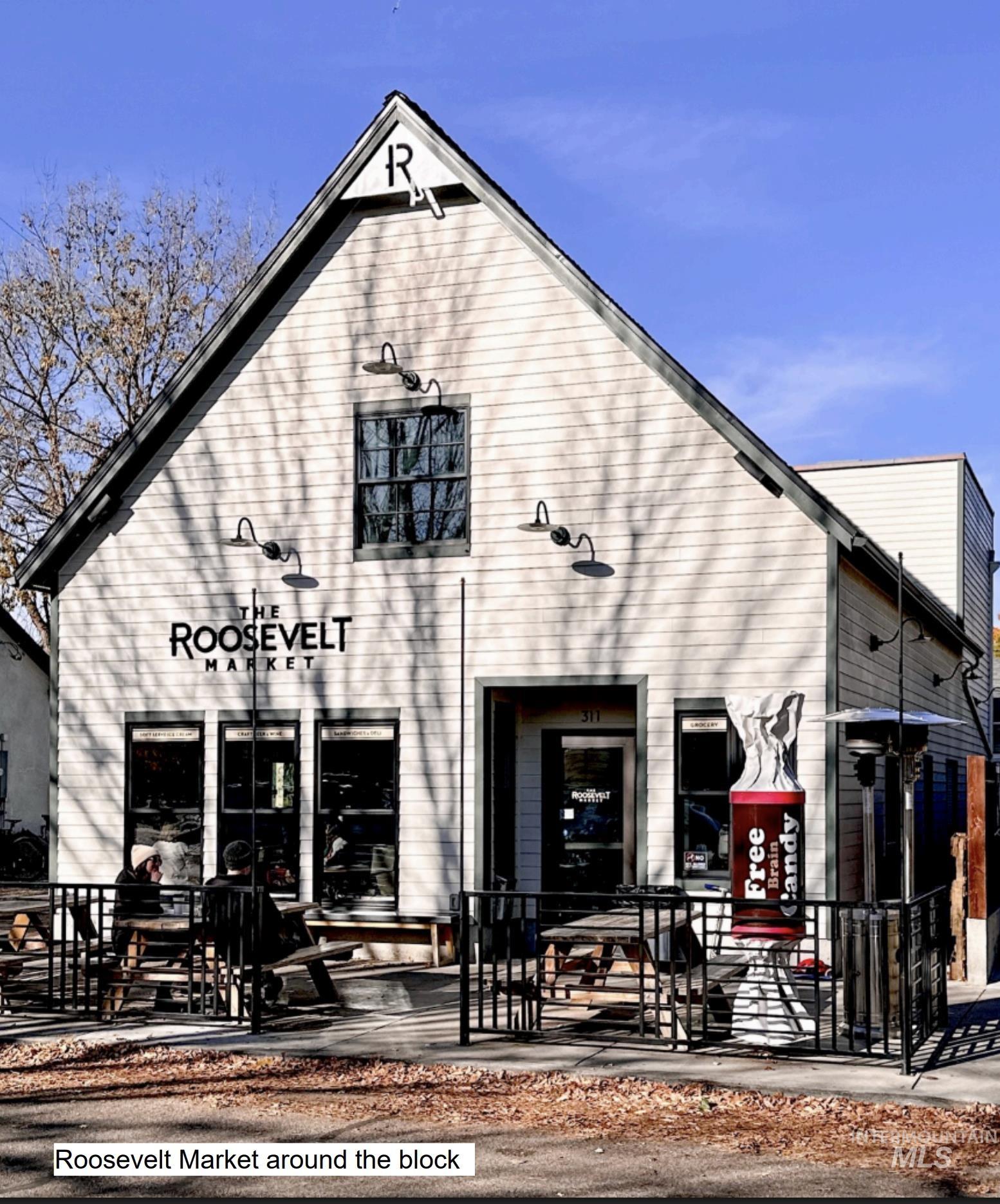 809 E State St, Boise, Idaho 83712, 4 Bedrooms, 2.5 Bathrooms, Residential For Sale, Price $499,000,MLS 98979085