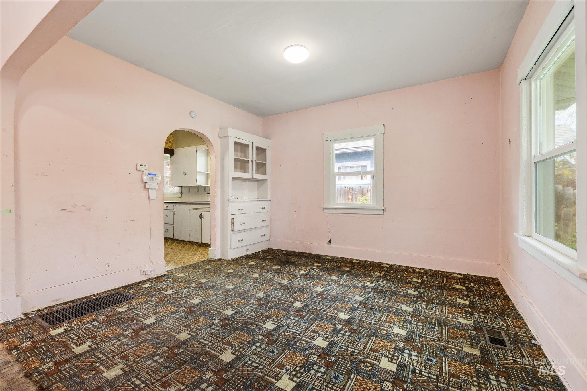 809 E State St, Boise, Idaho 83712, 4 Bedrooms, 2.5 Bathrooms, Residential For Sale, Price $499,000,MLS 98979085