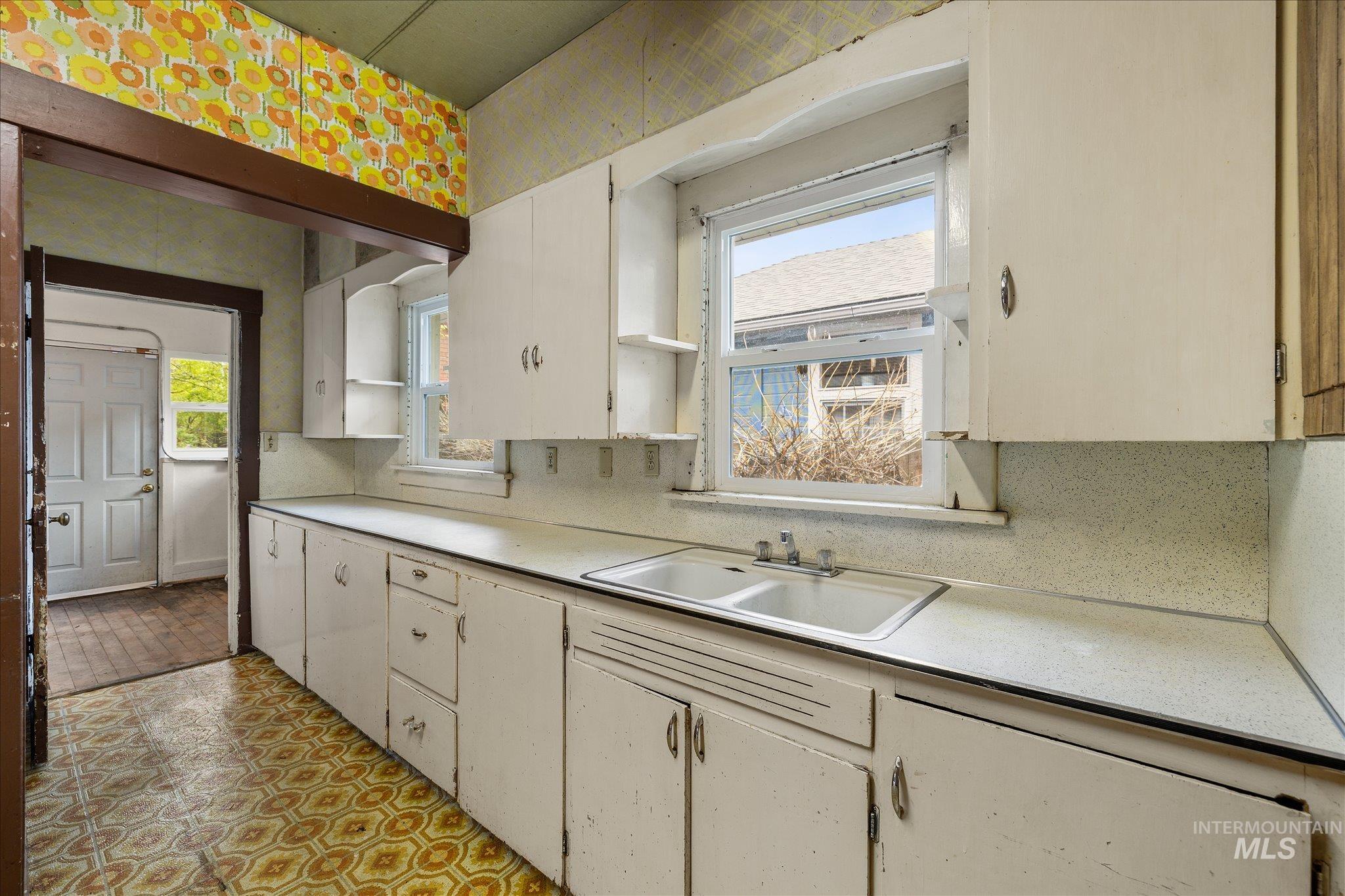 809 E State St, Boise, Idaho 83712, 4 Bedrooms, 2.5 Bathrooms, Residential For Sale, Price $499,000,MLS 98979085