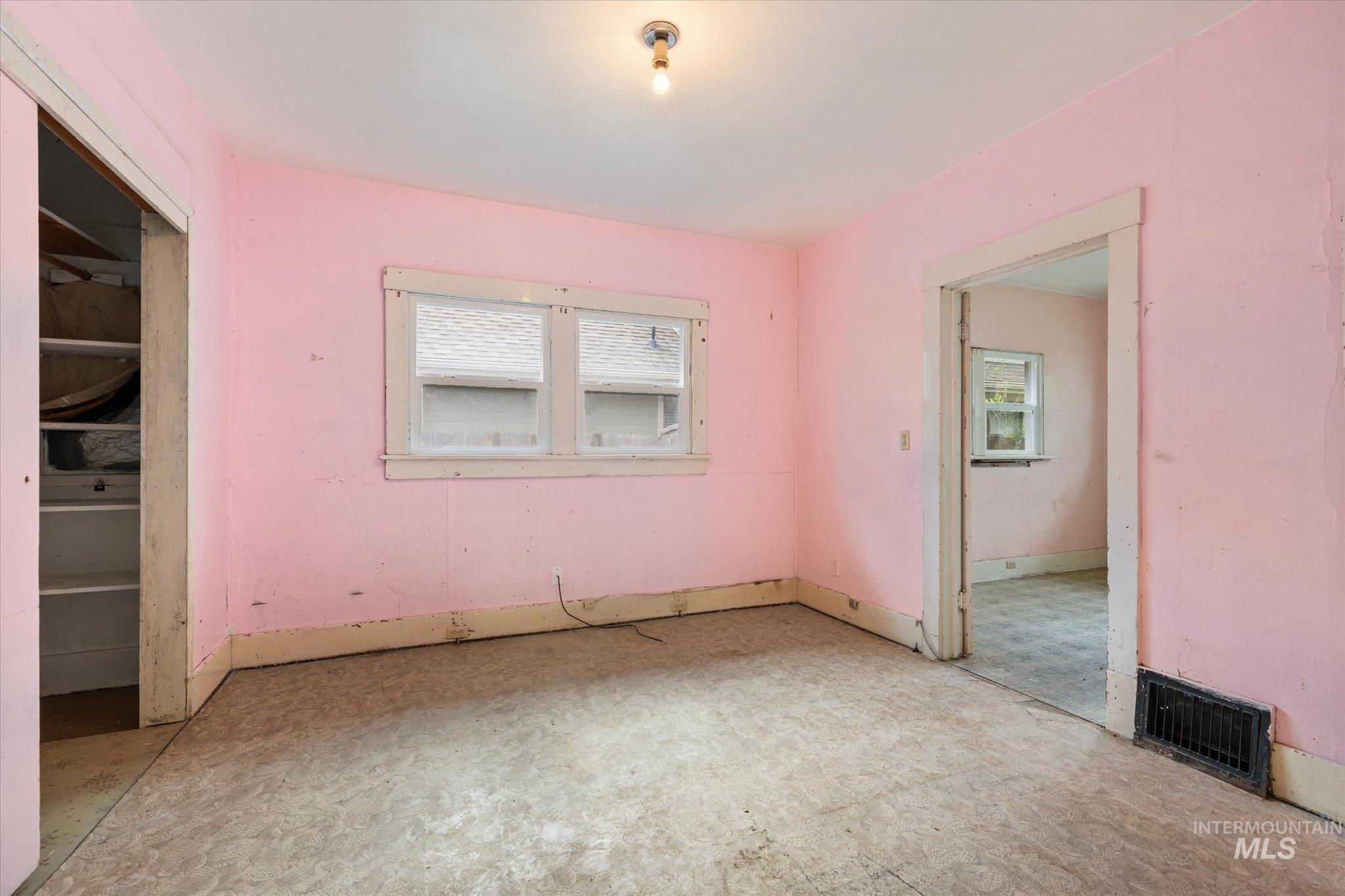 809 E State St, Boise, Idaho 83712, 4 Bedrooms, 2.5 Bathrooms, Residential For Sale, Price $499,000,MLS 98979085