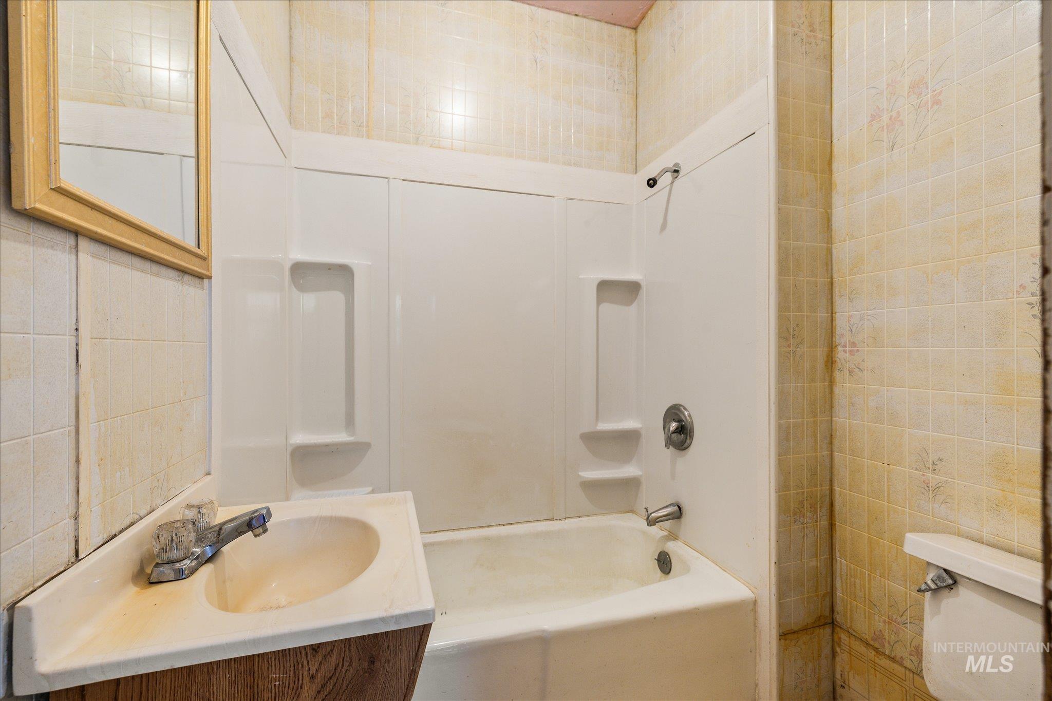 809 E State St, Boise, Idaho 83712, 4 Bedrooms, 2.5 Bathrooms, Residential For Sale, Price $499,000,MLS 98979085