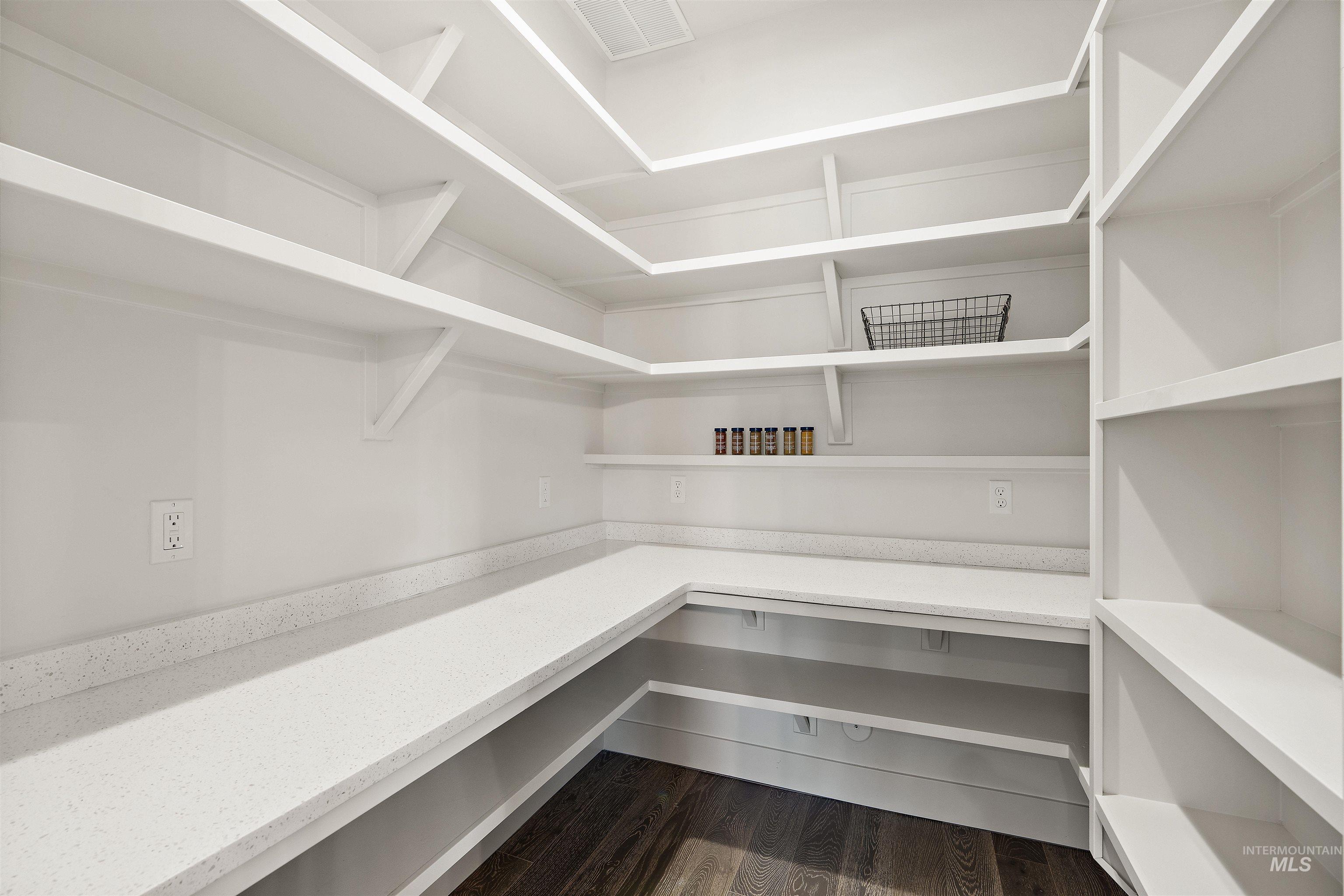 2440 W Iron Coop Street, Eagle, Idaho 83616, 3 Bedrooms, 2.5 Bathrooms, Residential For Sale, Price $665,000, 98979097