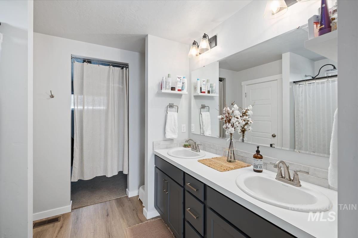 11359 W Langit St, Star, Idaho 83669, 4 Bedrooms, 2.5 Bathrooms, Residential For Sale, Price $545,000,MLS 98979100