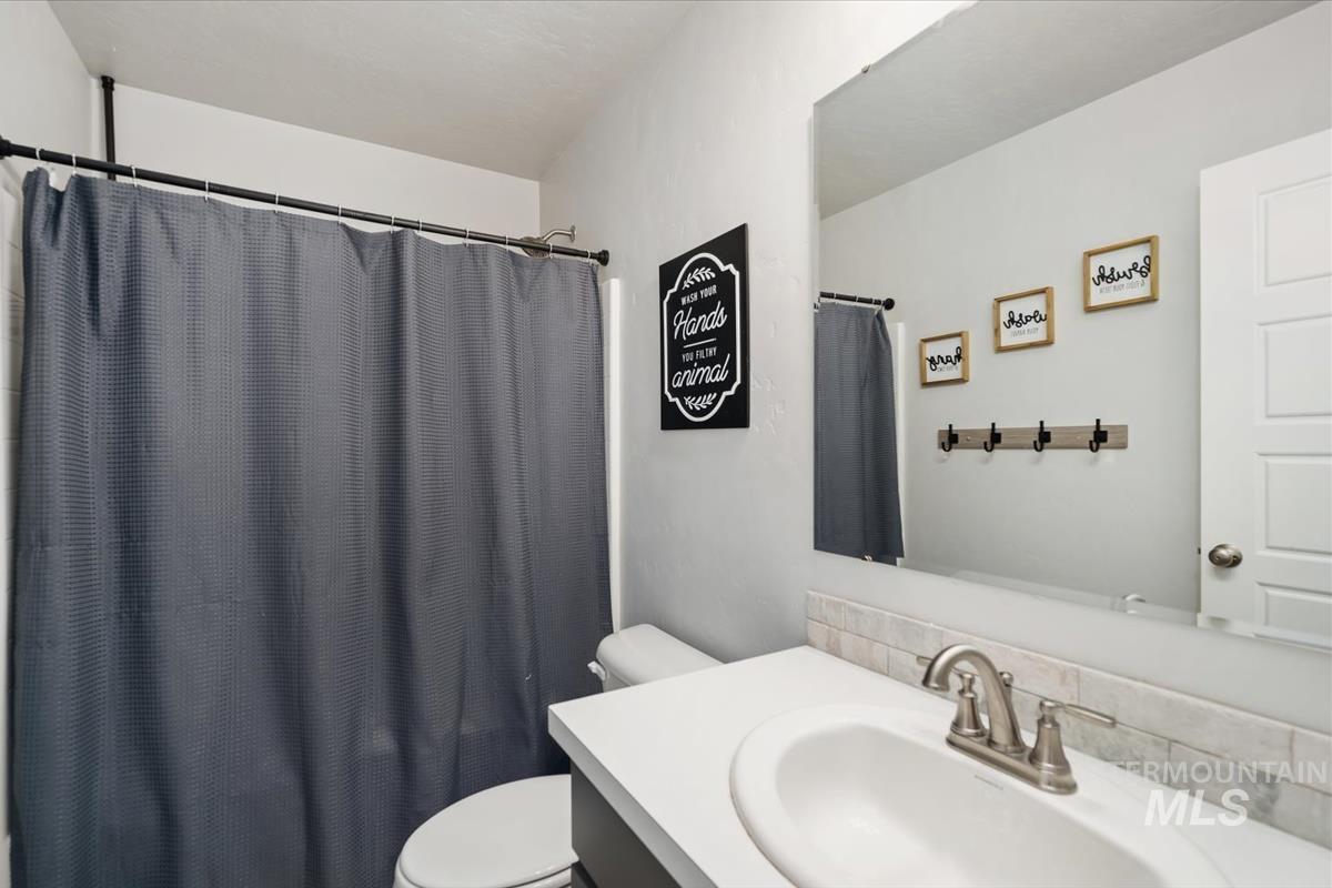 11359 W Langit St, Star, Idaho 83669, 4 Bedrooms, 2.5 Bathrooms, Residential For Sale, Price $545,000,MLS 98979100