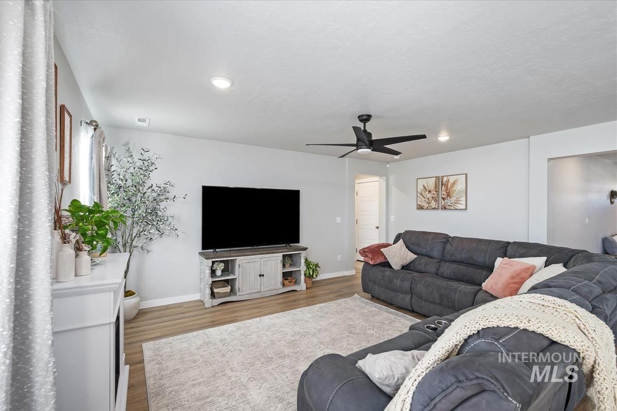 11359 W Langit St, Star, Idaho 83669, 4 Bedrooms, 2.5 Bathrooms, Residential For Sale, Price $545,000,MLS 98979100