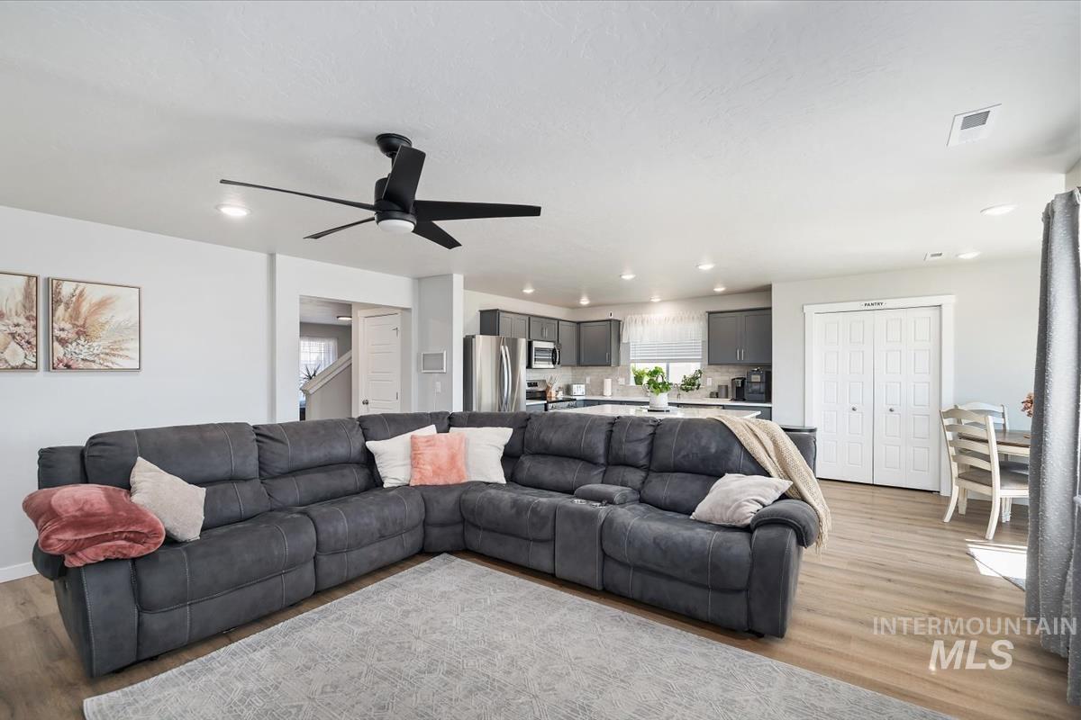 11359 W Langit St, Star, Idaho 83669, 4 Bedrooms, 2.5 Bathrooms, Residential For Sale, Price $545,000,MLS 98979100