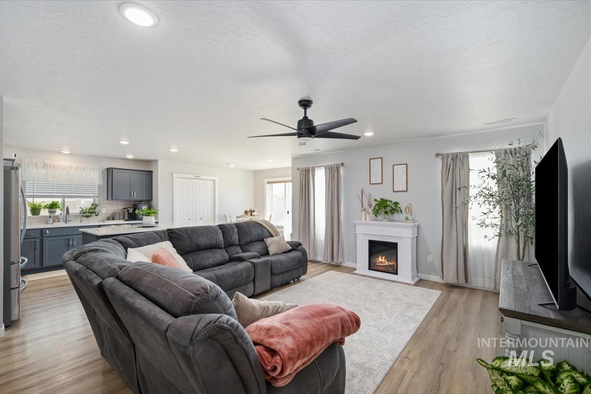 11359 W Langit St, Star, Idaho 83669, 4 Bedrooms, 2.5 Bathrooms, Residential For Sale, Price $545,000,MLS 98979100