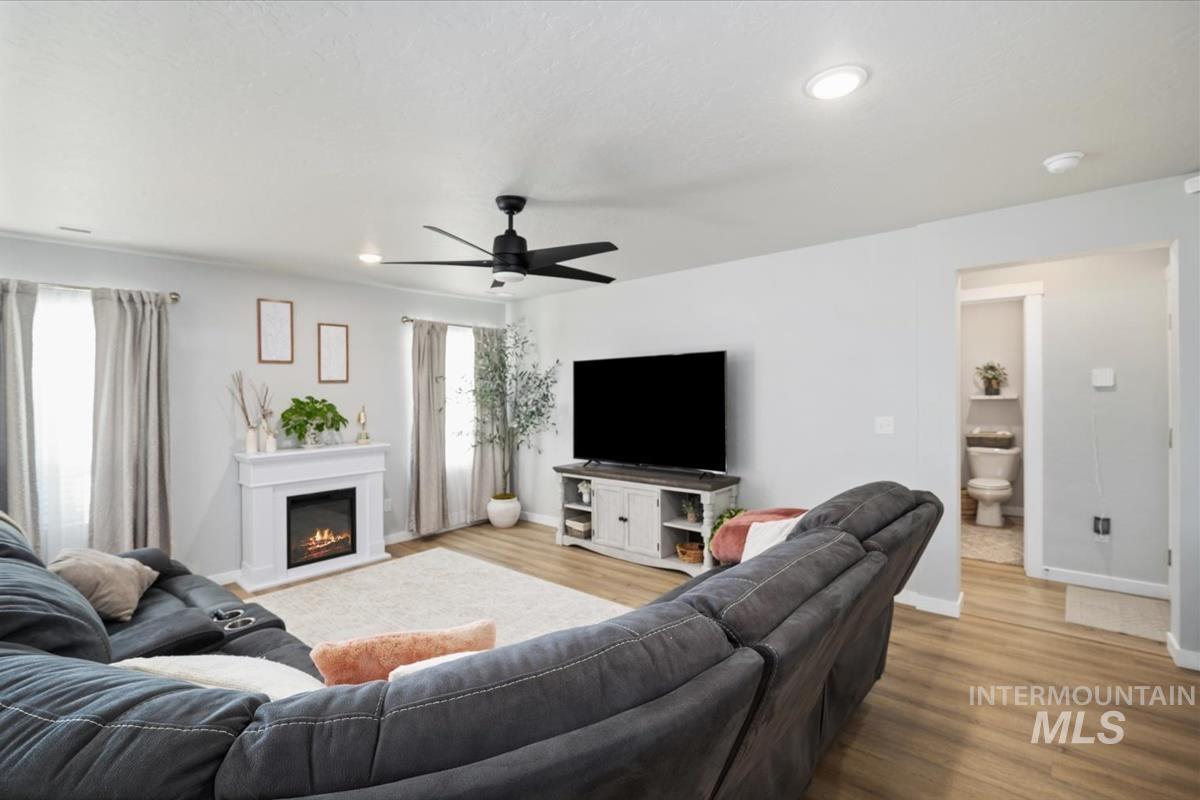 11359 W Langit St, Star, Idaho 83669, 4 Bedrooms, 2.5 Bathrooms, Residential For Sale, Price $545,000,MLS 98979100