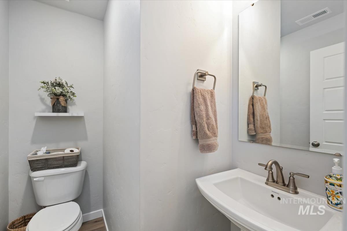 11359 W Langit St, Star, Idaho 83669, 4 Bedrooms, 2.5 Bathrooms, Residential For Sale, Price $545,000,MLS 98979100