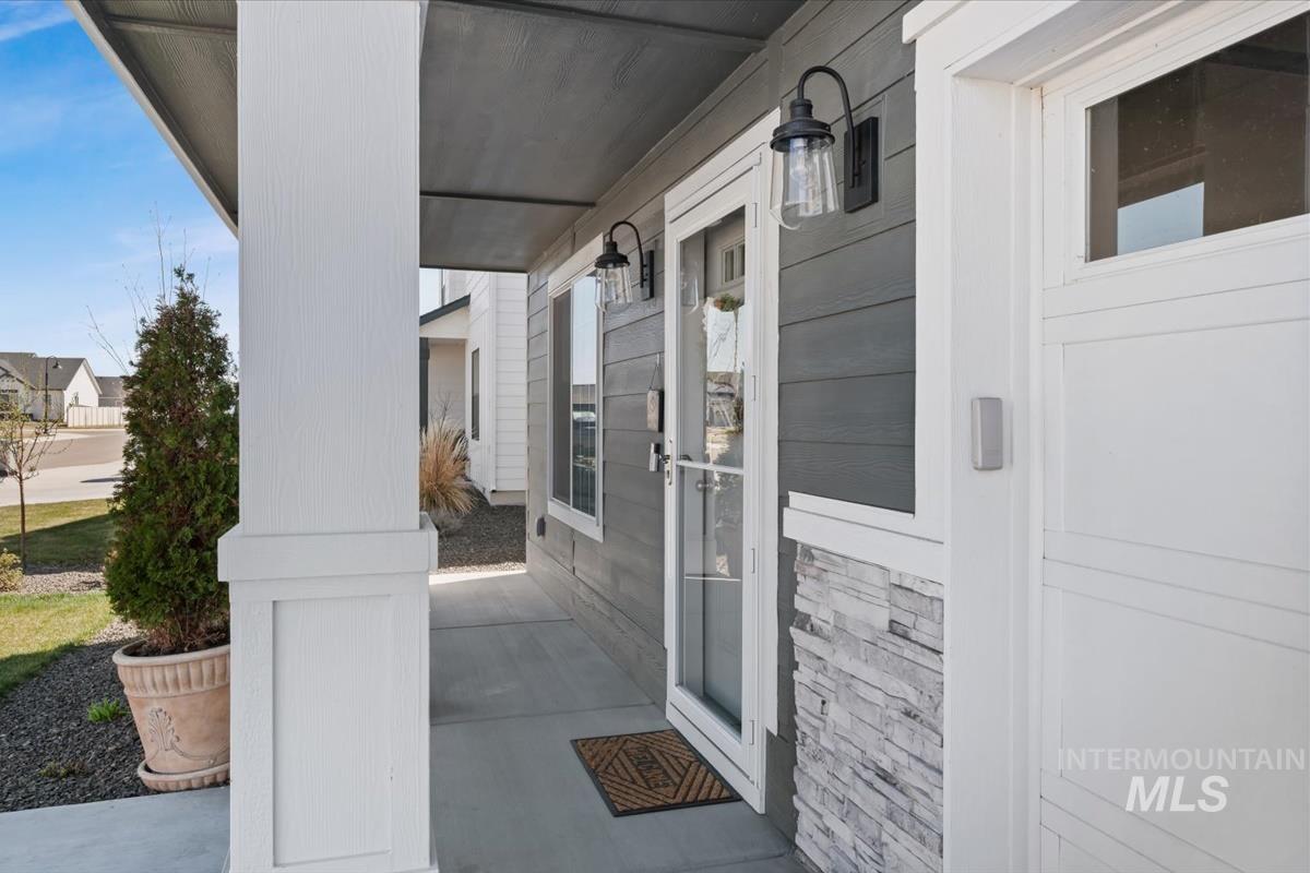 11359 W Langit St, Star, Idaho 83669, 4 Bedrooms, 2.5 Bathrooms, Residential For Sale, Price $545,000,MLS 98979100