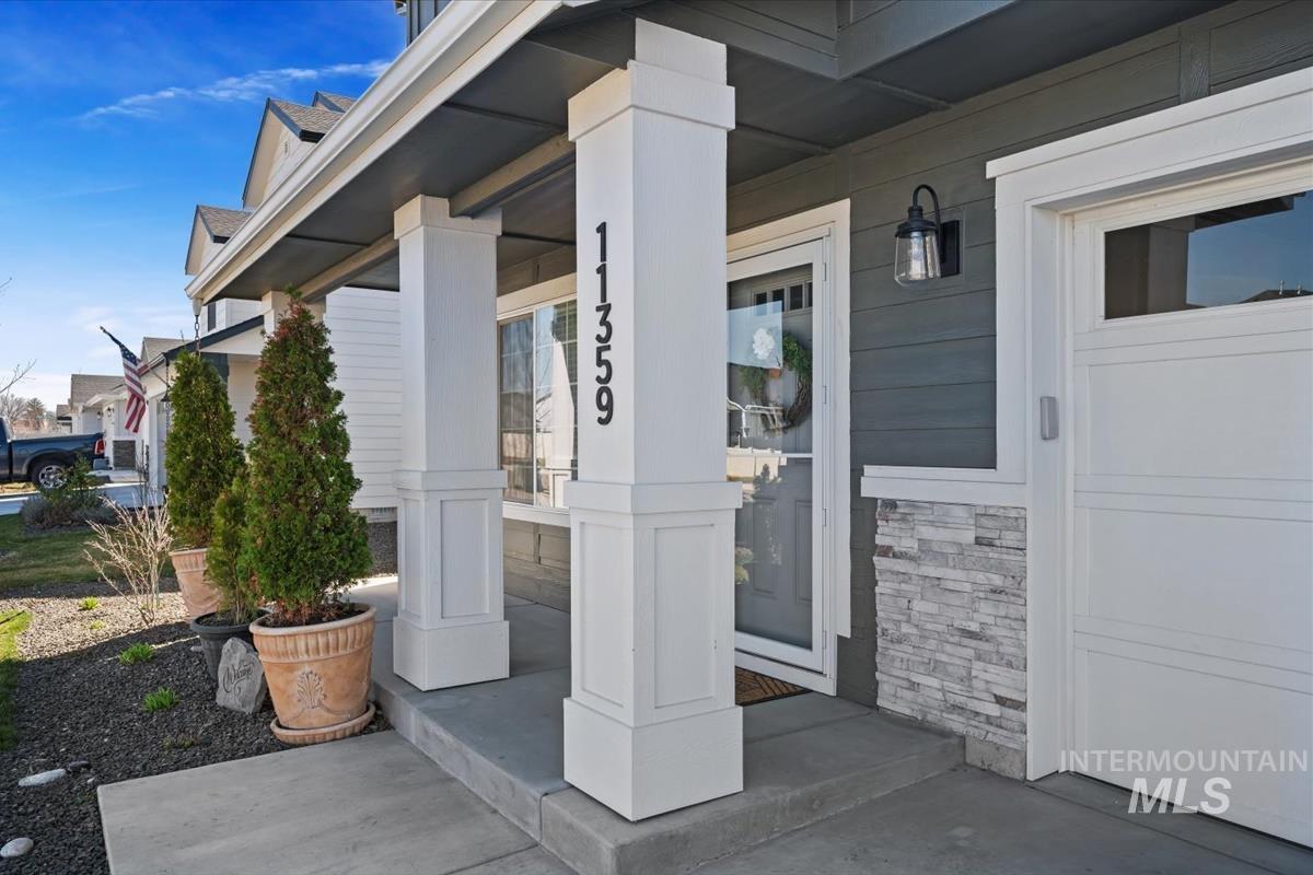 11359 W Langit St, Star, Idaho 83669, 4 Bedrooms, 2.5 Bathrooms, Residential For Sale, Price $545,000,MLS 98979100