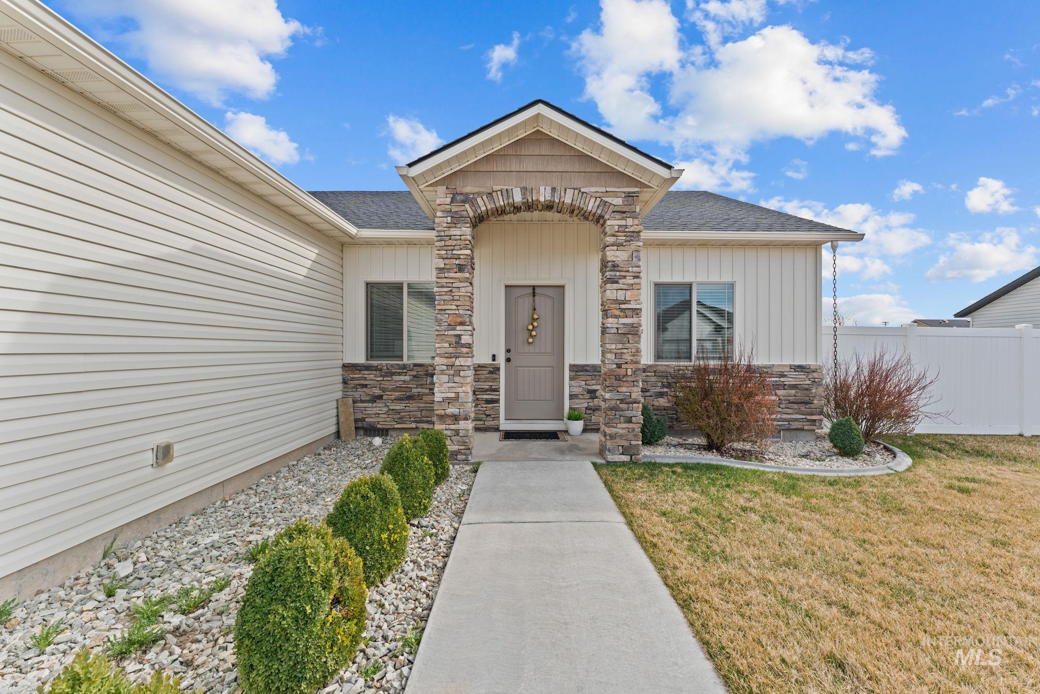 1001 13th Street, Rupert, Idaho 83350, 3 Bedrooms, 2 Bathrooms, Residential For Sale, Price $315,000, 98979103