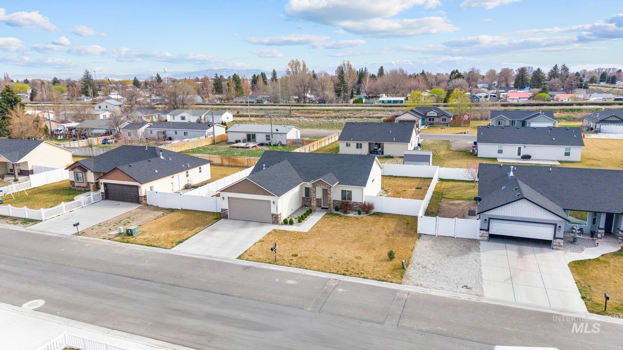 1001 13th Street, Rupert, Idaho 83350, 3 Bedrooms, 2 Bathrooms, Residential For Sale, Price $315,000, 98979103