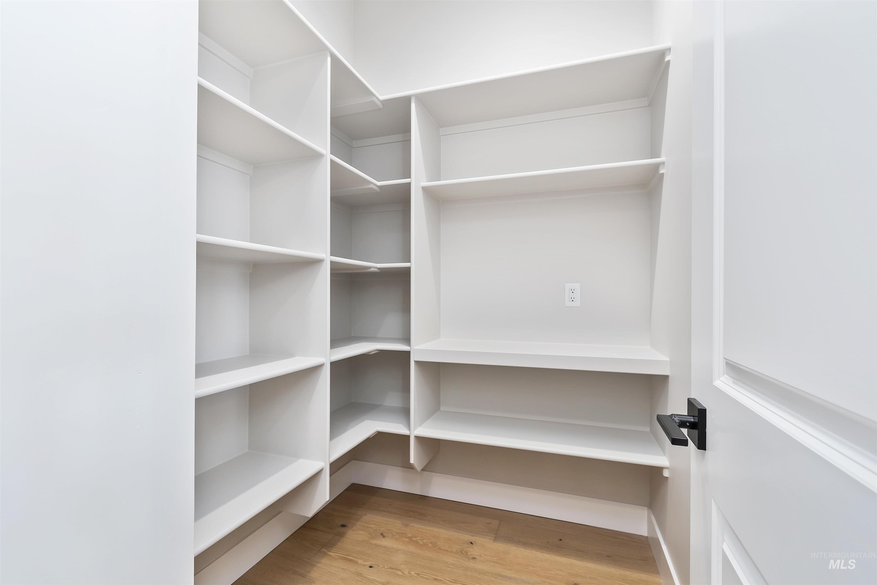 7082 W NEWTON ST, Eagle, Idaho 83616, 4 Bedrooms, 3 Bathrooms, Residential For Sale, Price $899,880,MLS 98979104