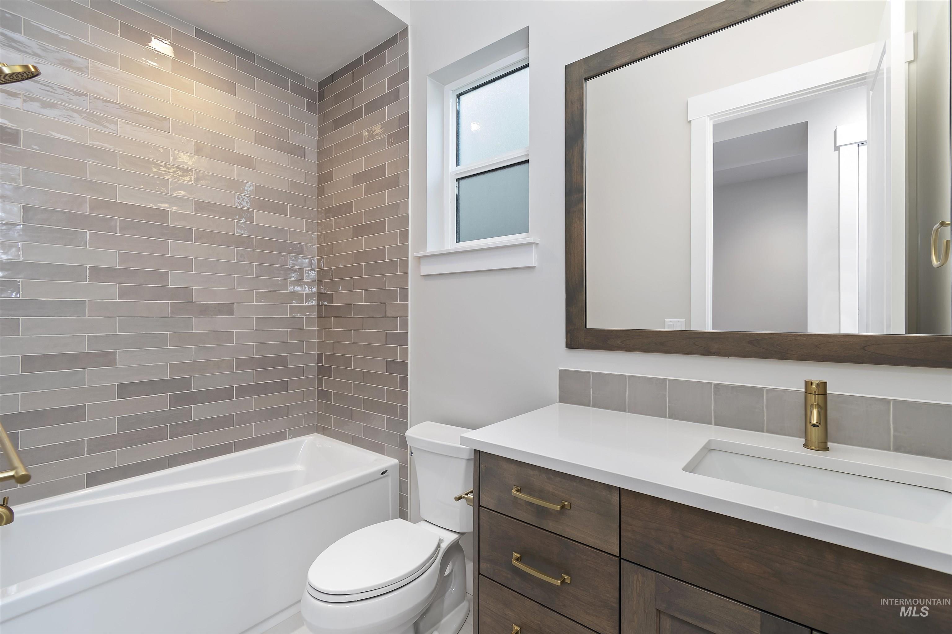 7082 W NEWTON ST, Eagle, Idaho 83616, 4 Bedrooms, 3 Bathrooms, Residential For Sale, Price $899,880,MLS 98979104